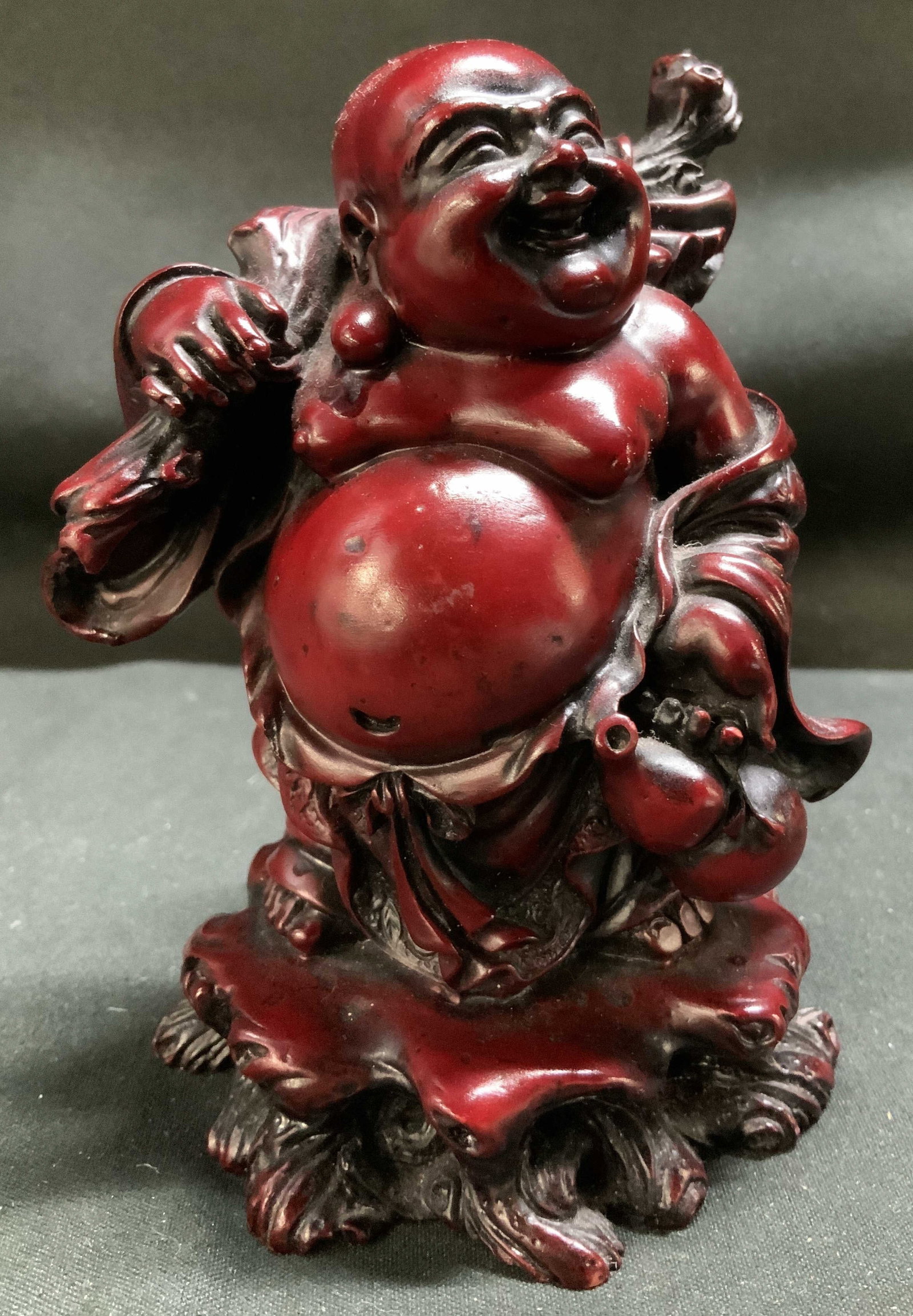 Vntg Cinnabar Style Laughing Buddha Figural: Vntg Cinnabar Style Miniature Laughing Buddha Figurine appears to be resin material & features a cinnabar style. Buddha is carrying a sack & laughing. Surface wear consistent to age, use & exposure. M