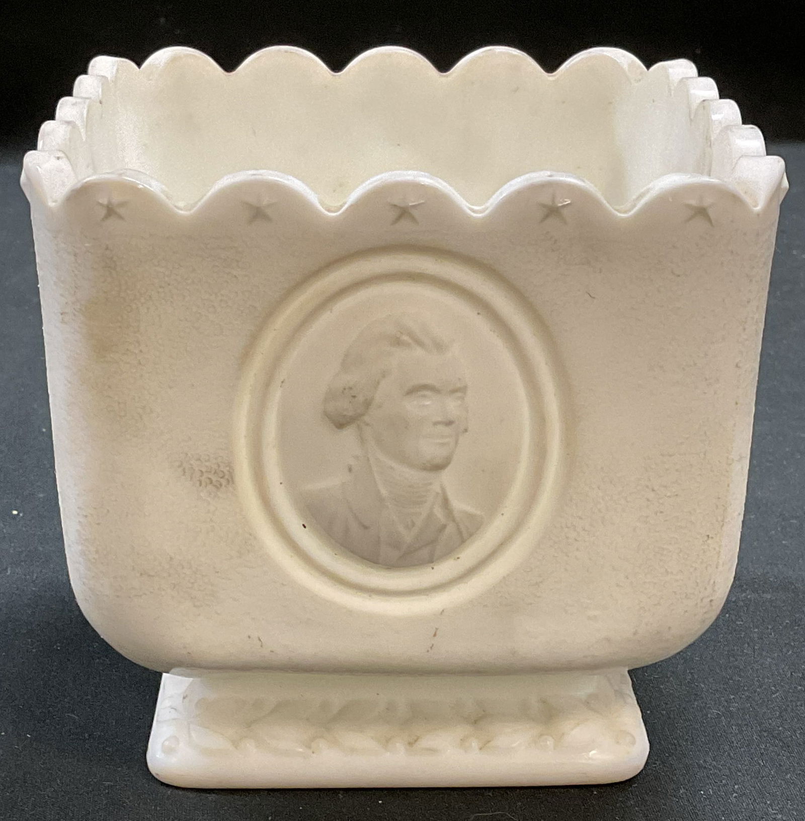 Vintage Fenton Milk Glass Bicentennial Planter (1 of 6)