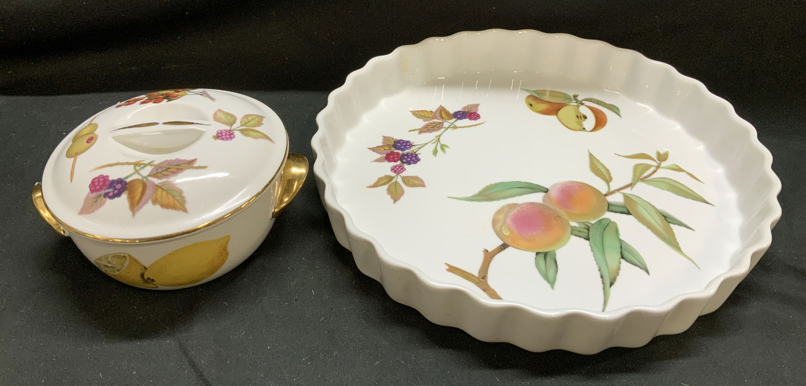 Lot 2 Royal Worcester 1961 Quiche & Sugar Bwl ENG (1 of 9)