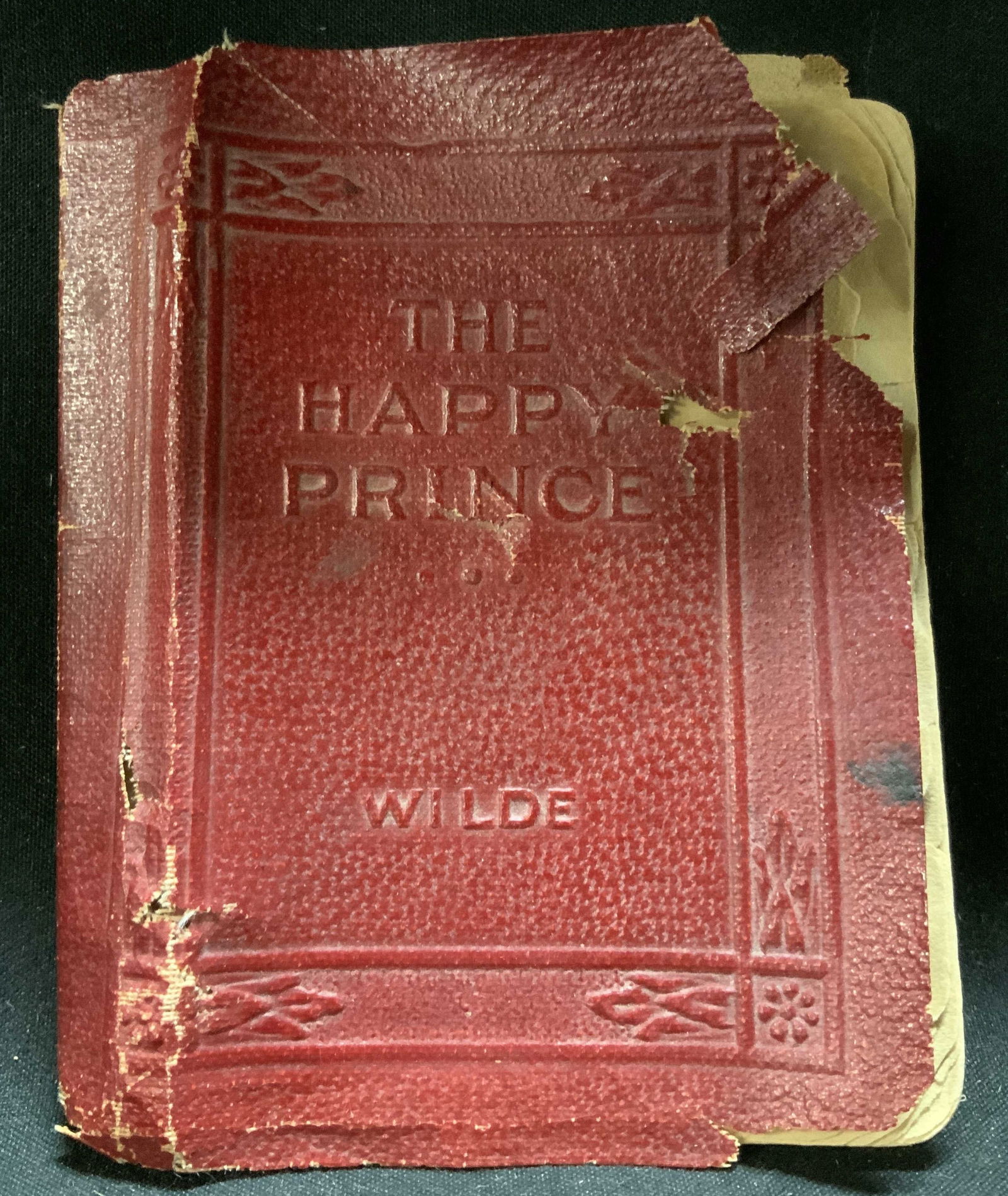 Antique Happy Prince &Tales Little Leather Book WILDE: The Happy Prince & Other Tales by Oscar Wilde. Robert K. Haas, Inc. Publishers. NY. (Formerly Little Leather Library Corporation). Mini book appears to feature a leather bind. Front cover reads, The H