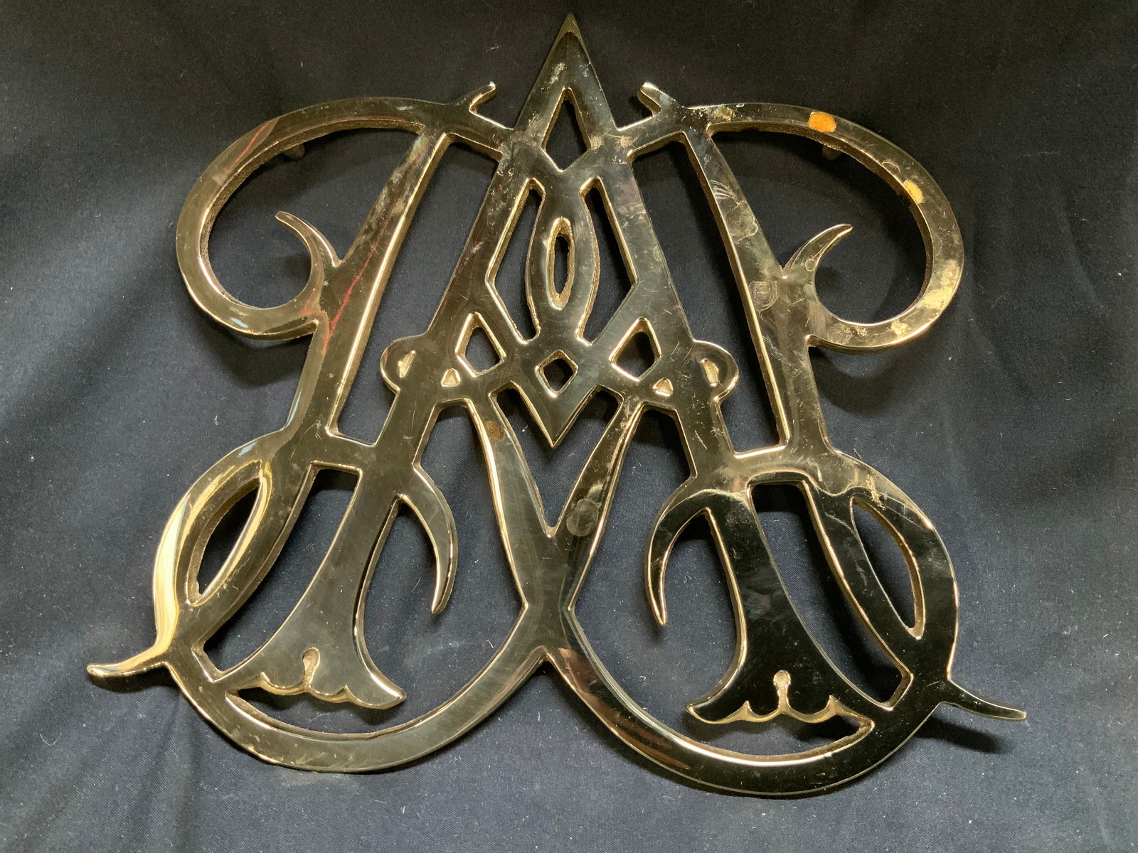 VM Queen Anne Brass Cypher Trivet W Org. Box USA (1 of 7)
