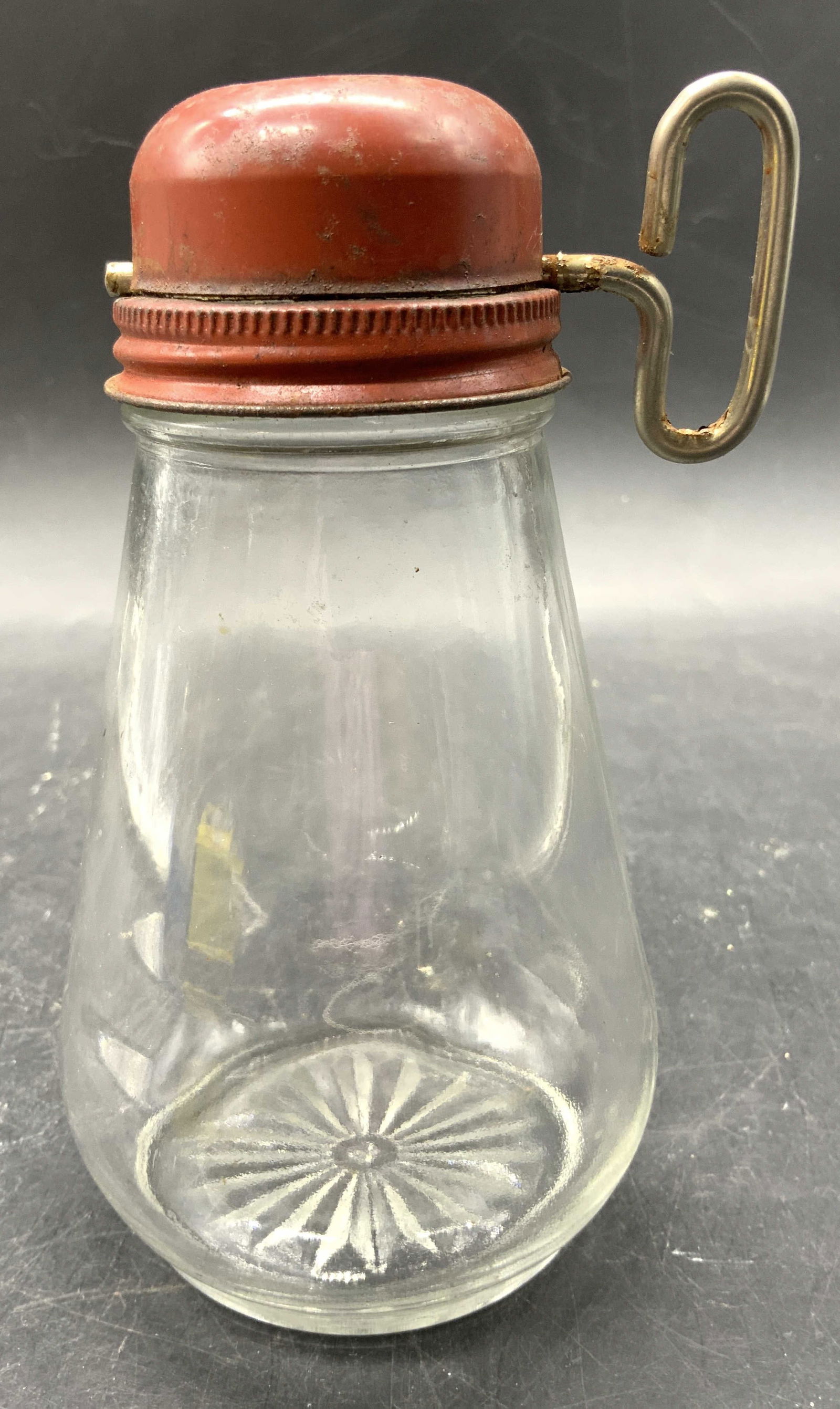 Vintage Gls & Metal Manual Nut Spice Grinder: Nut grinder is glass with red toned metal lid with silver toned metal manual grinding mechanism. Grinder is vintage. Piece measures approximately 6 inches tall 3.25 inches wide. Nut grinder, spice gri