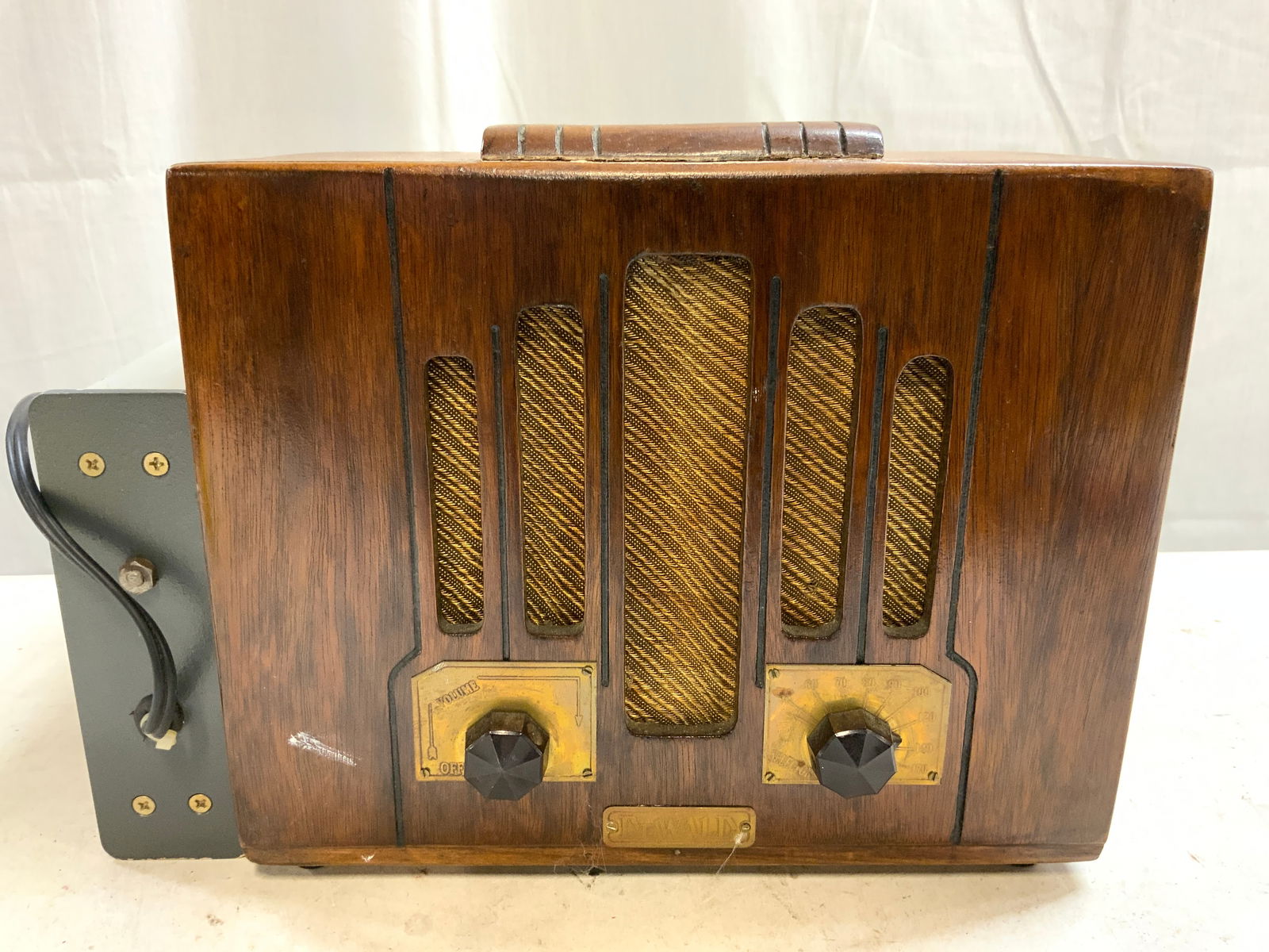 DEWALD Vintage Wood Shell Tombstone Radio USA (1 of 10)