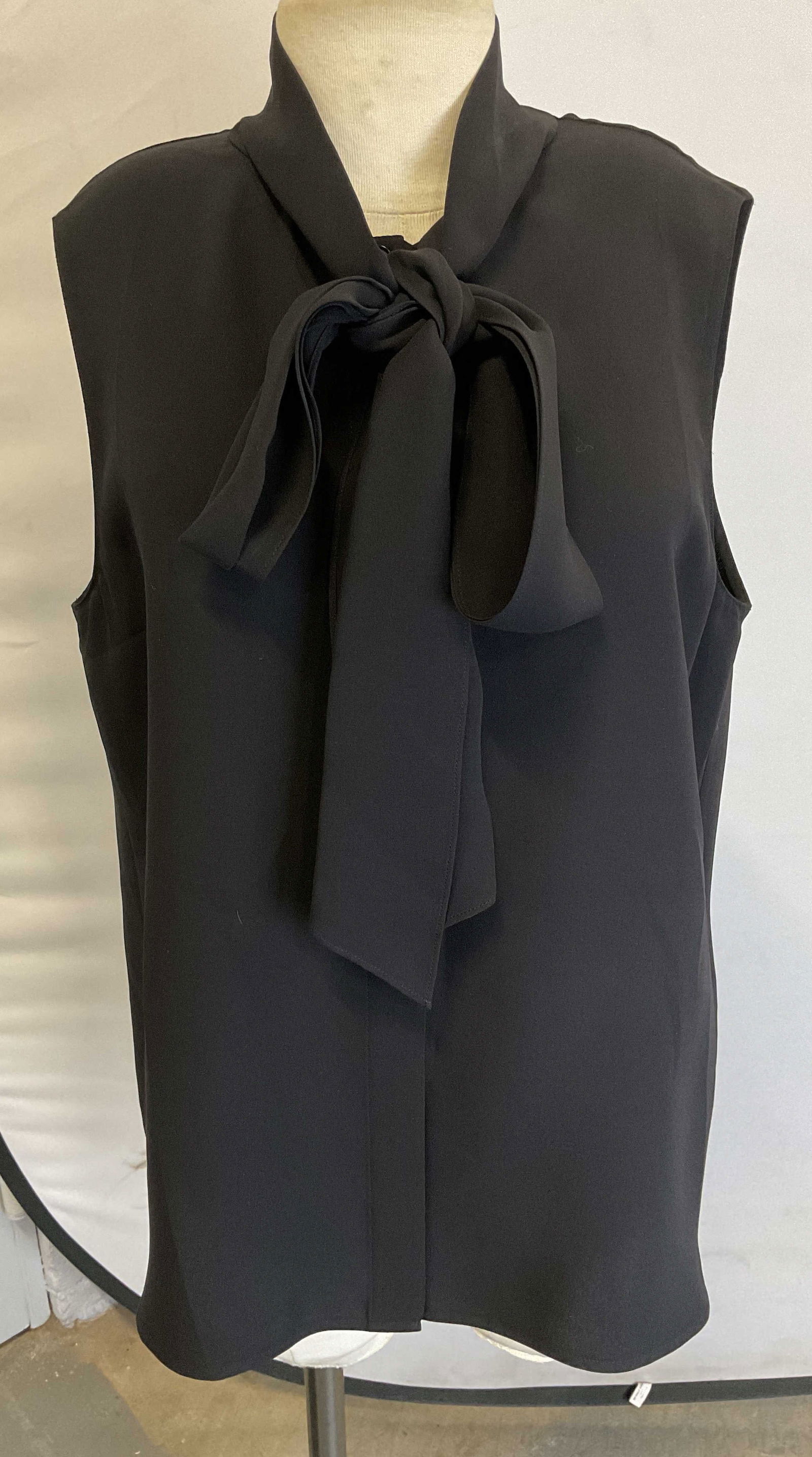Lafayette 148 Black Silk Sleeveless Top (1 of 6)