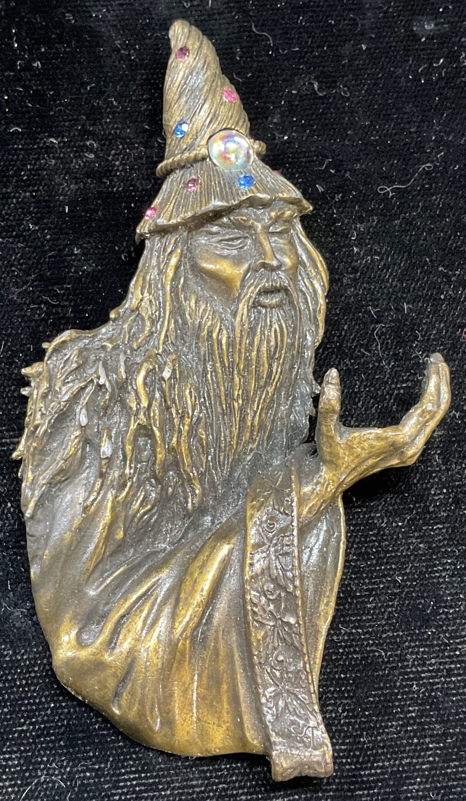 Vtg JJ JONETTE Brass Wizard Crystal Brooch 3.75 In: Vintage JJ JONETTE brass wizard motif brooch with crystal lucite decoration. Signed. measures approx 3.75 x 2 inches. Backing needs replacement. Jewelry, estate jewelry, costume jewelry, cocktail jewe
