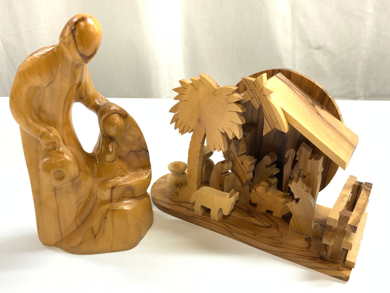 Lot 2 Wooden Nativity Scene & Holy Family Sclpt (1 of 6)