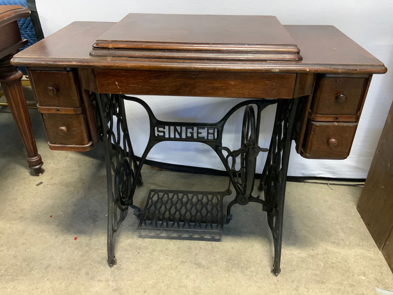 SINGER Antq Iron & Wood Sewing Machine Table (1 of 12)
