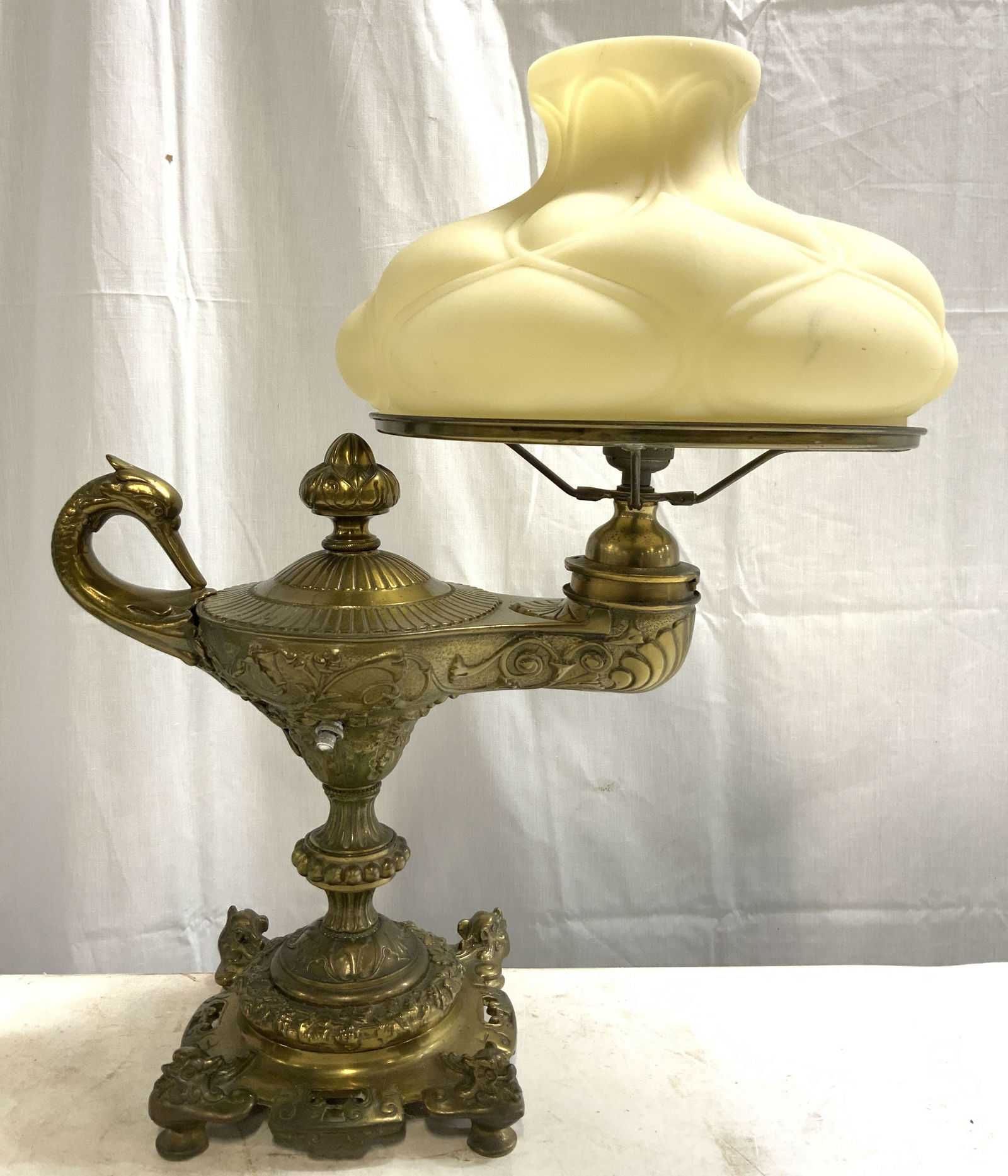 Vtg Brass Aladdin Genie Oil Style Lamp W Gls Shade (1 of 10)