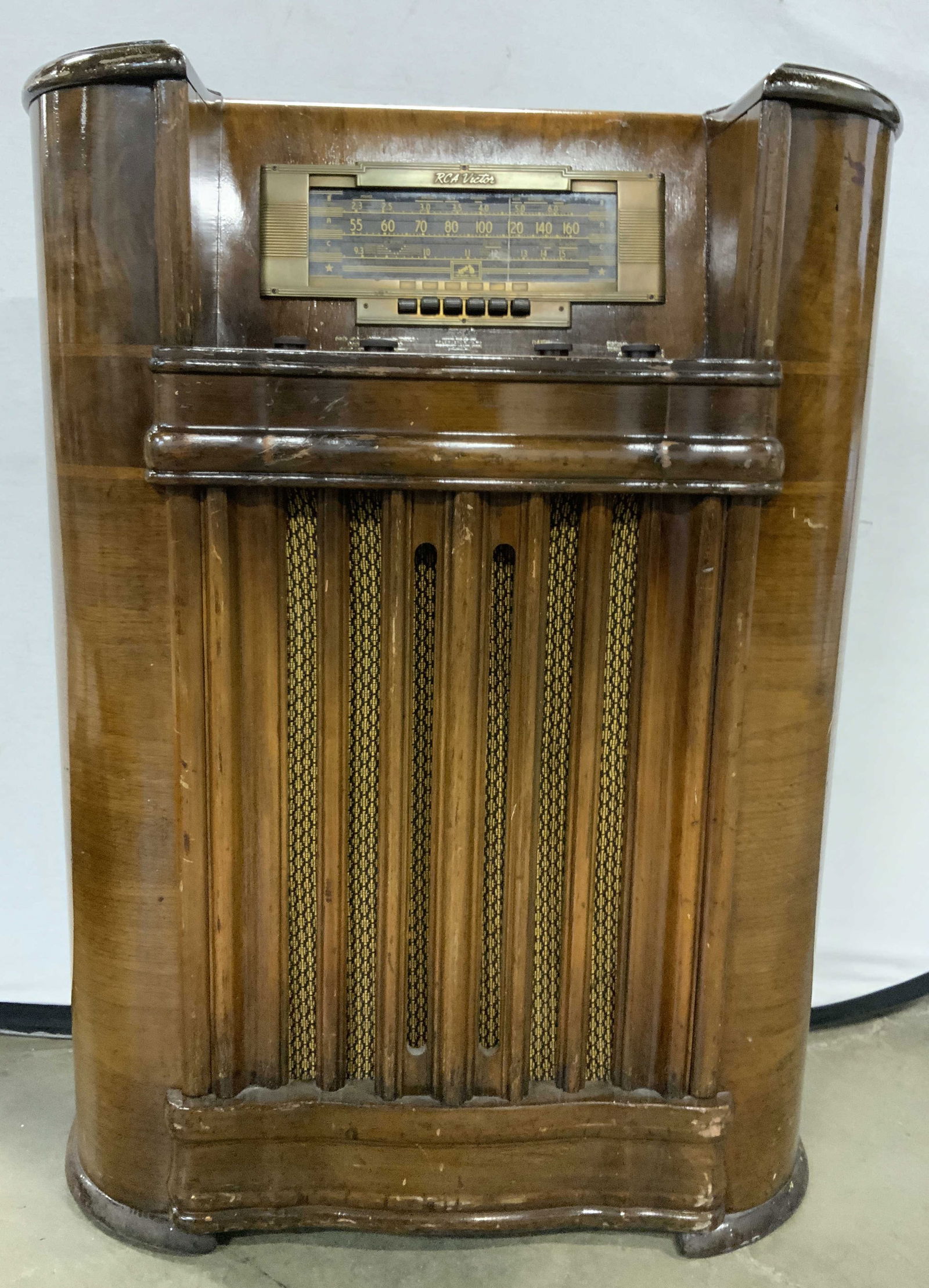 RCA VICTOR Vintage Wood Shell Floor Size Radio 39i (1 of 11)