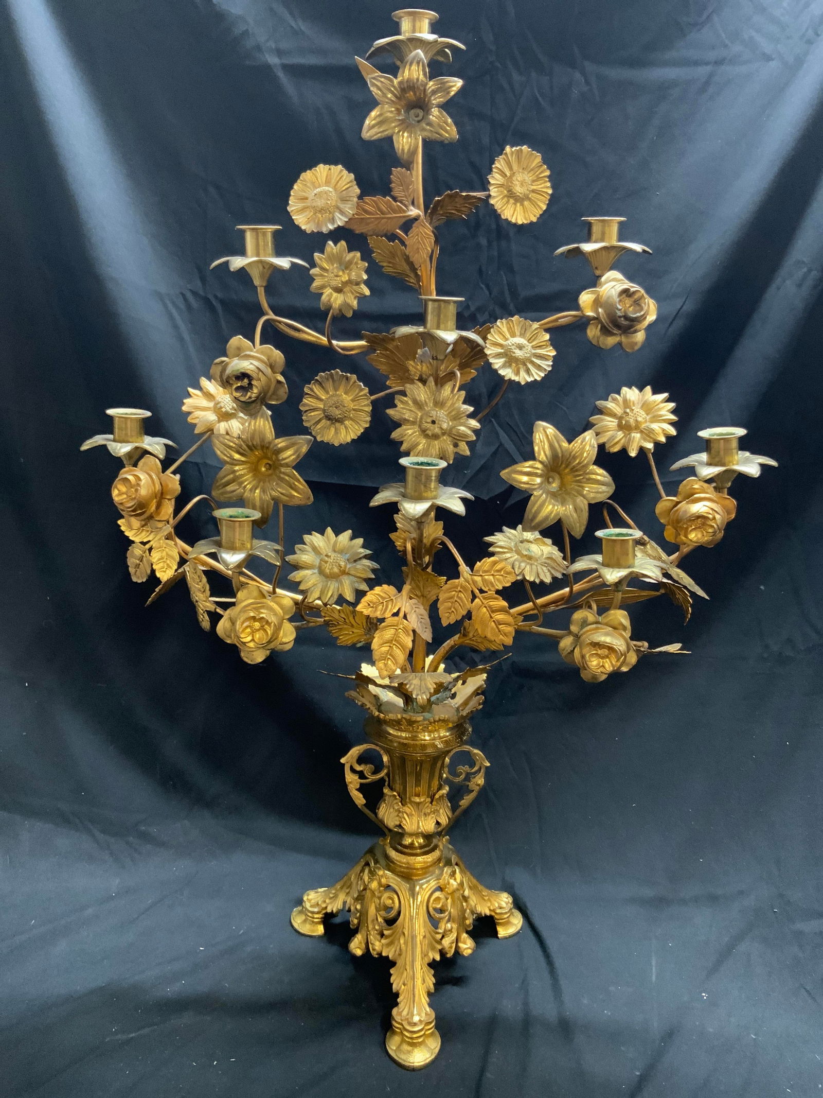 Vtg Ornate Floral & Leaf Brass 9Arm Candelabra 30i (1 of 10)