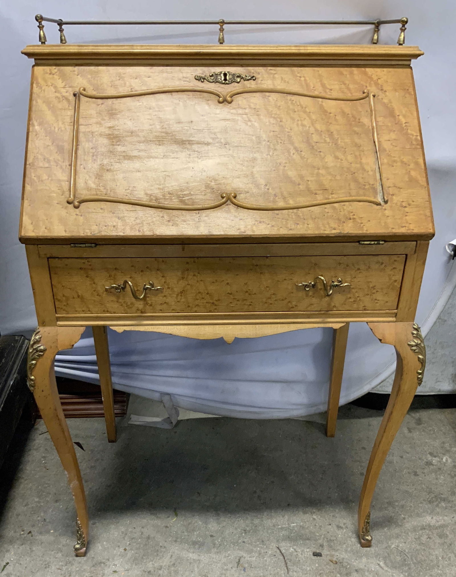 Atq French Birdseye Maple Secretary Dsk W Gilt Ft (1 of 13)