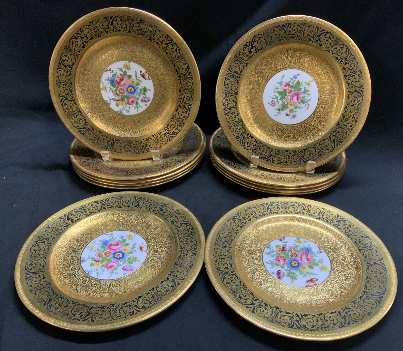 Lot12 Staffordshire Gold Encrust Floral Plates ENG (1 of 7)