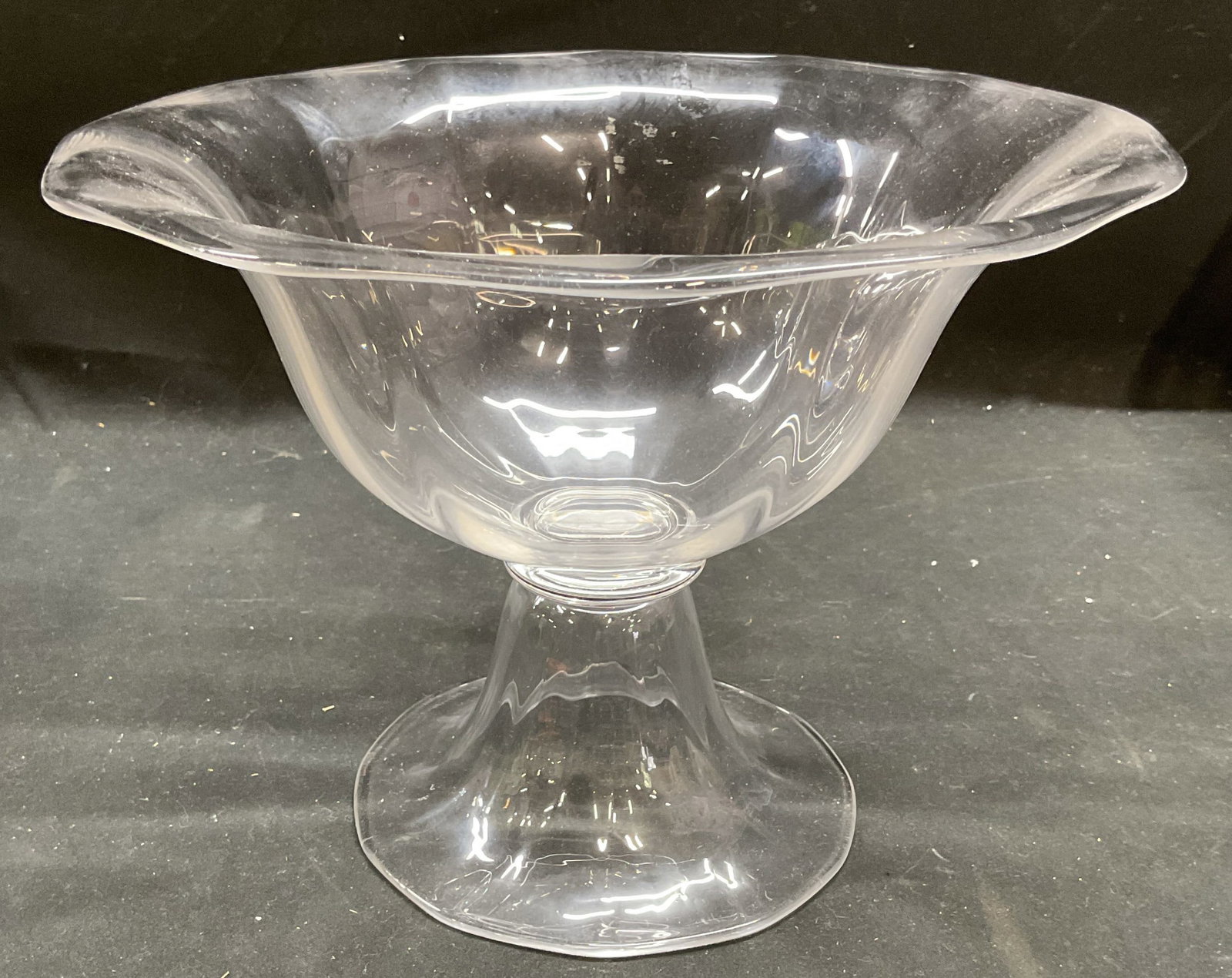 Vintage Kosta Sweden Art Glass Pedestal Bowl: Vintage Kosta Anna Ehner art glass pedestal bowl. Fluted rim and base. Signed. Numbered 58193. Made in Sweden. Measures approx 9.25 x 7 inches. Minimal surface wear observed. Kosta, Kosta Boda, Anna e