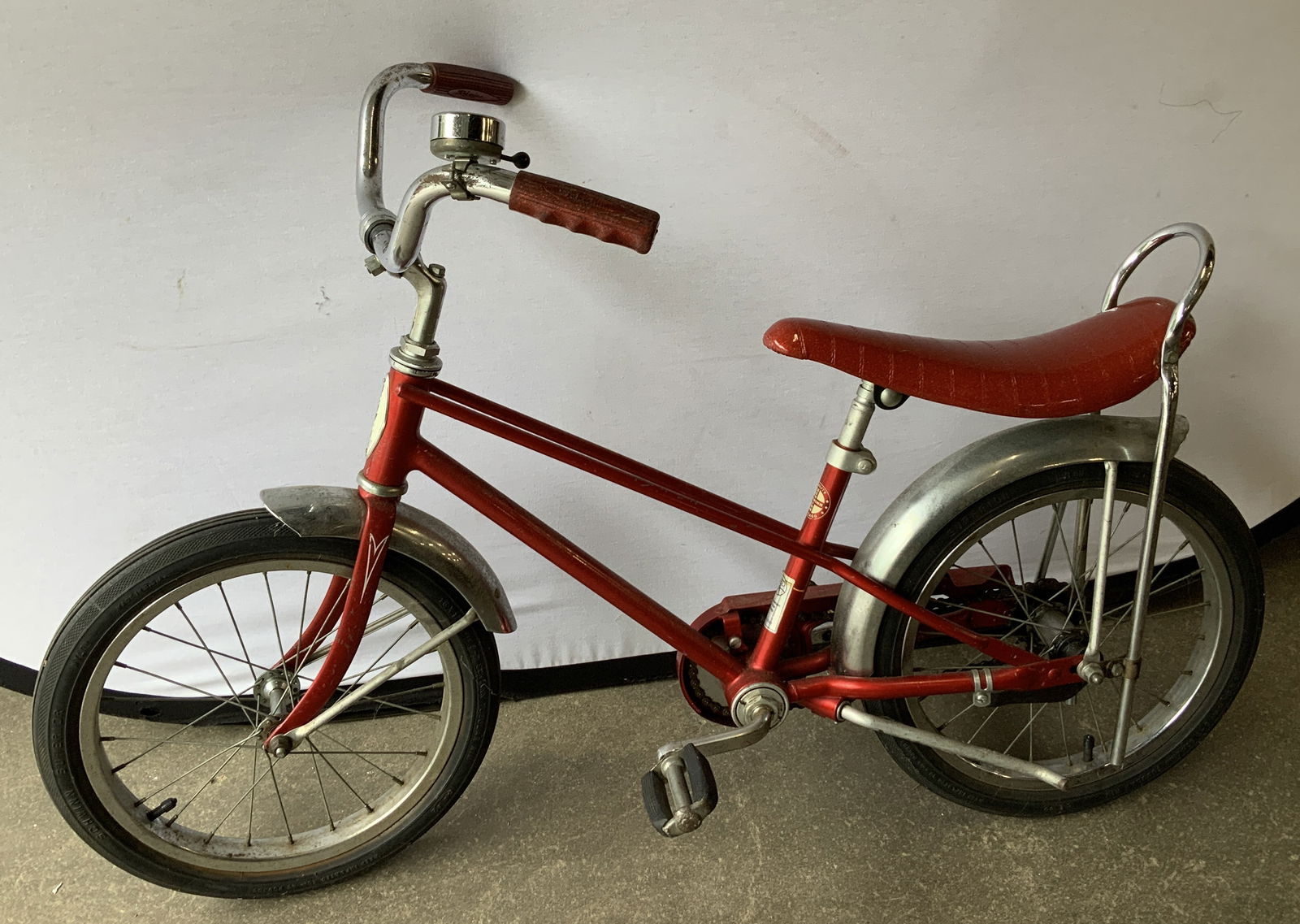 Vntg Red Schwinn Pixie Bicycle W WALTDISNEY Bell (1 of 12)