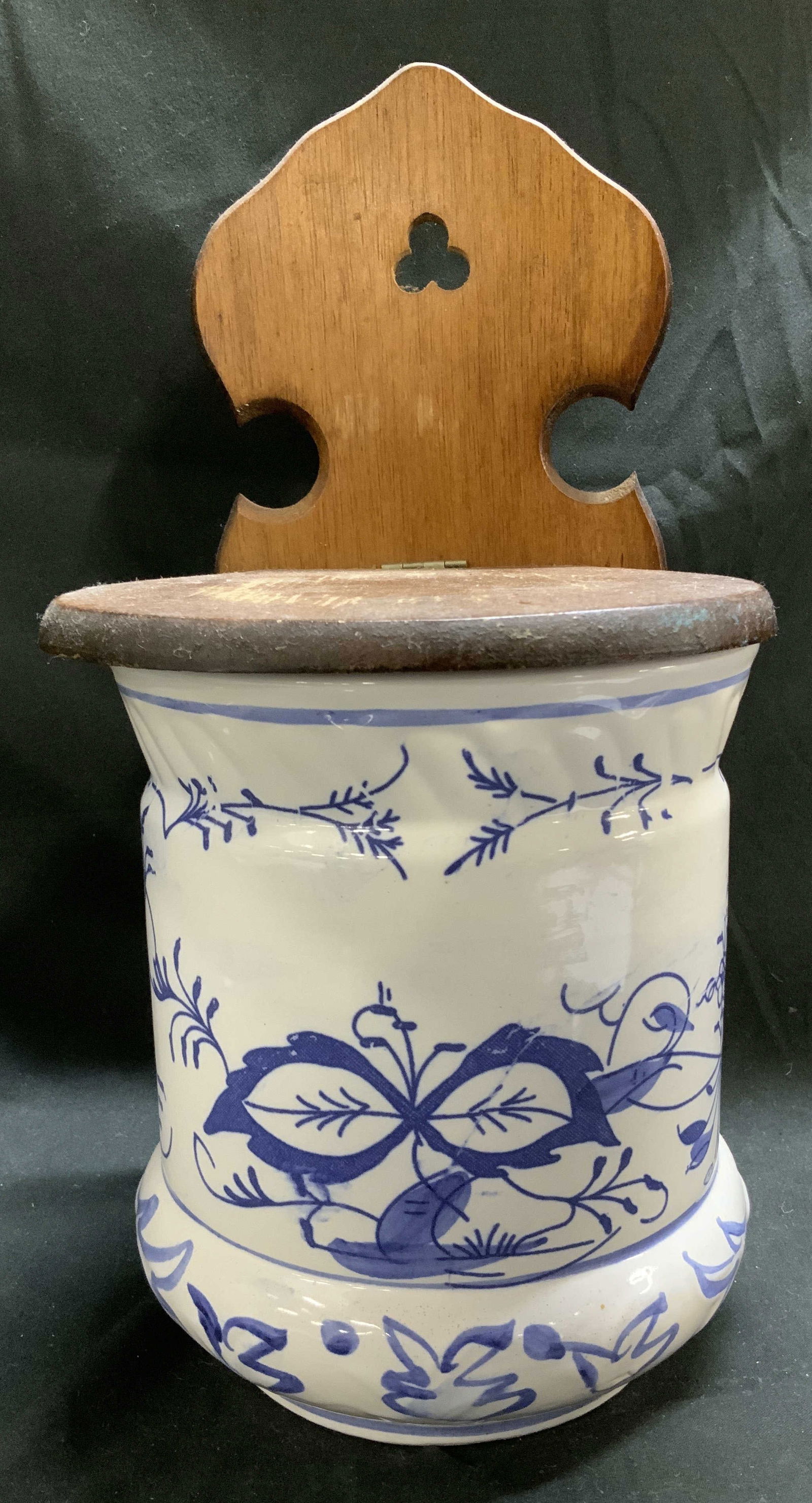Vntg Blue Onion Ceramic Wall Canister W Wooden Lid (1 of 7)