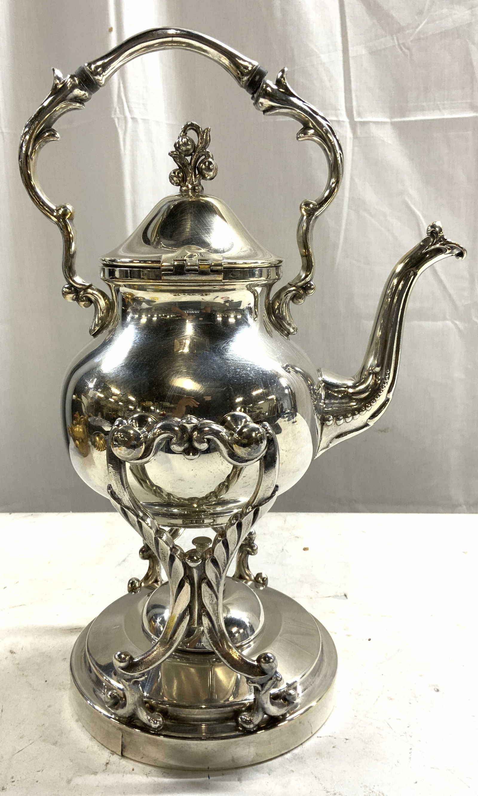 Britannia Sheridan Silv On Cop Tipping Tpot w Stnd (1 of 9)