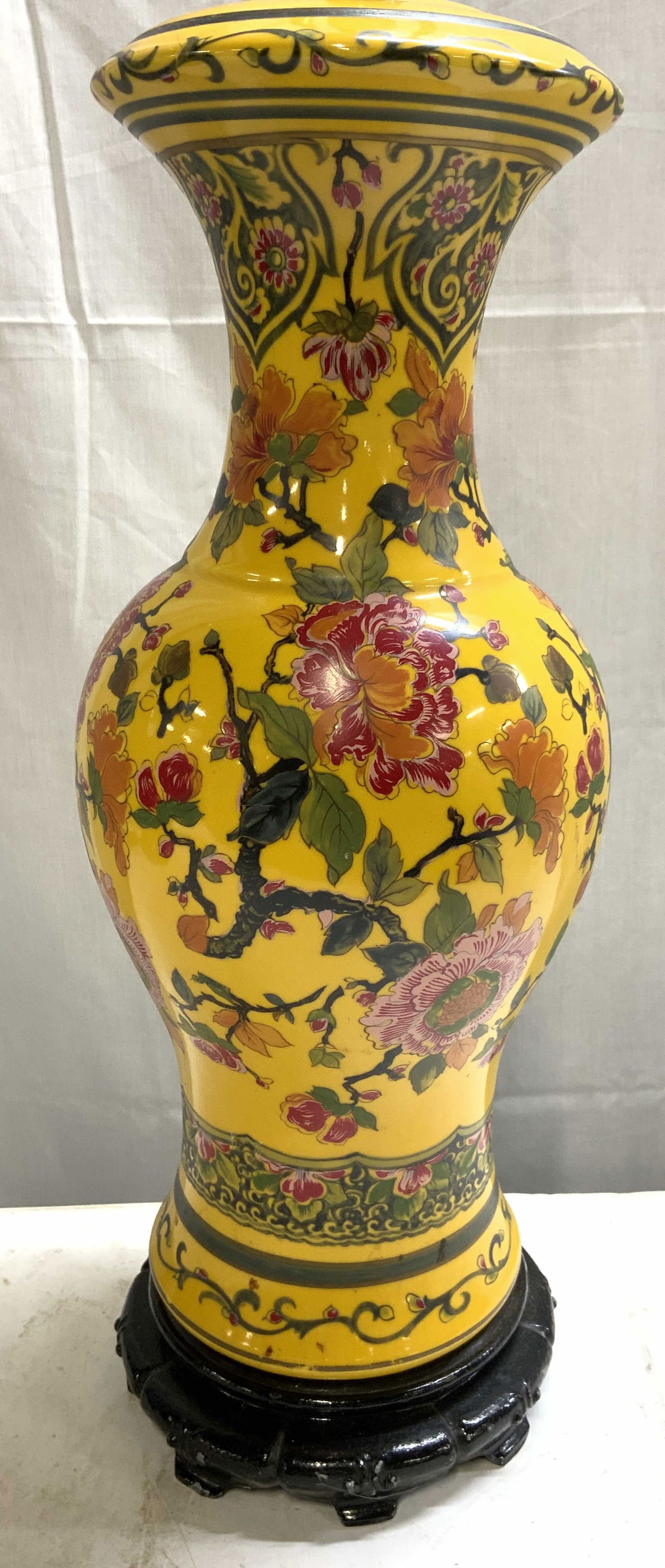 Vtg Hand Painted Asian Porcelain Table Lamp (1 of 9)