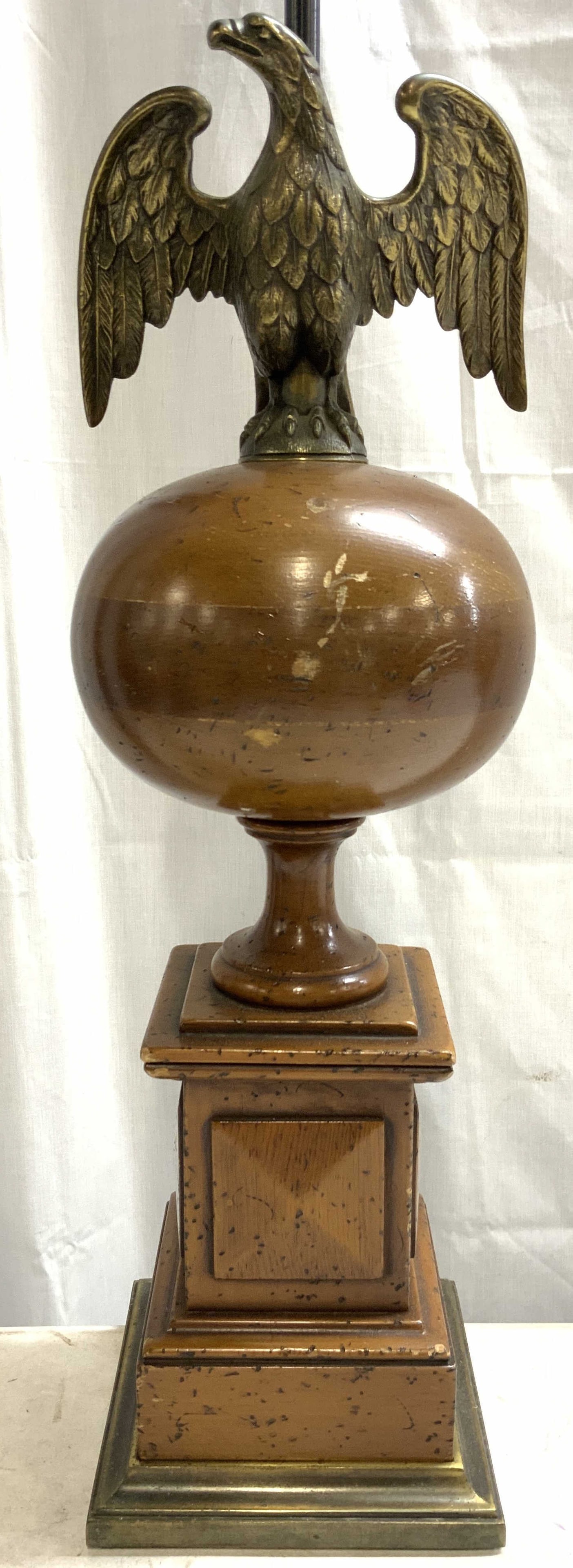 Vtg Federal Style Wood & Brass Eagle Table Lamp (1 of 9)
