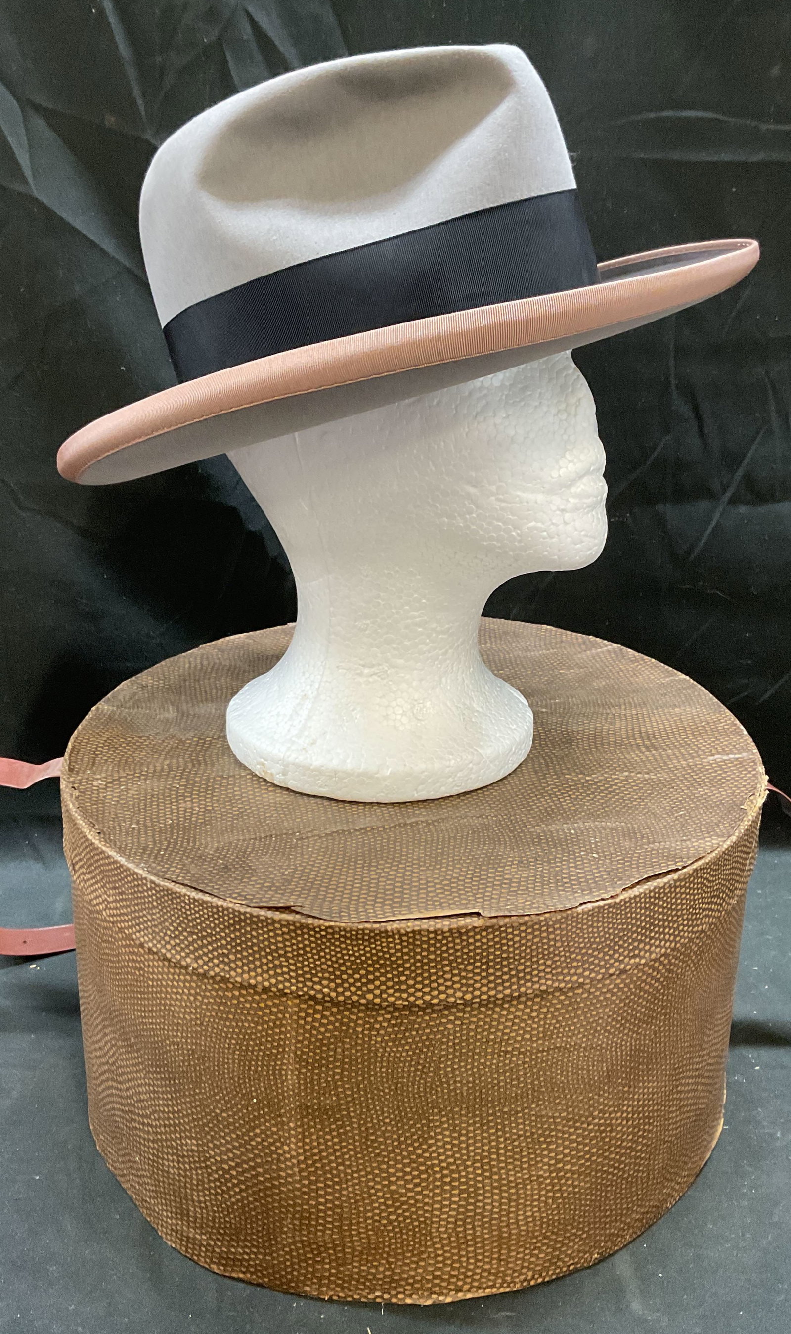 Vintage Knox New York Grey Felt Hat & Box: Vintage Knox New York grey felt hat with pink contrast brim and black ribbon. Measures approx 6 inches wide. Includes vintage hat box. Some wear to materials consistent with exposure. Knox hat, Knox N