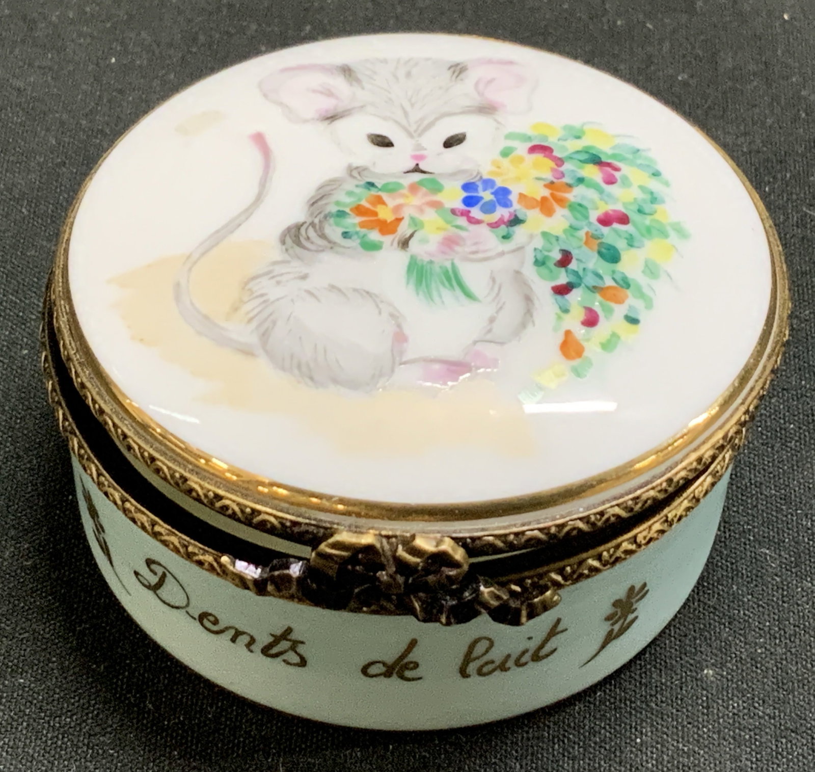 Vntg Limoges Dubarry Porc Mouse Trinket Box FRANCE: Trinket box is porcelain material & features a hand-painted illustration of a mouse holding a bouquet of flowers on the lid and the inscription Dents de Lait (milk teeth) on the side. Rim of trinket b