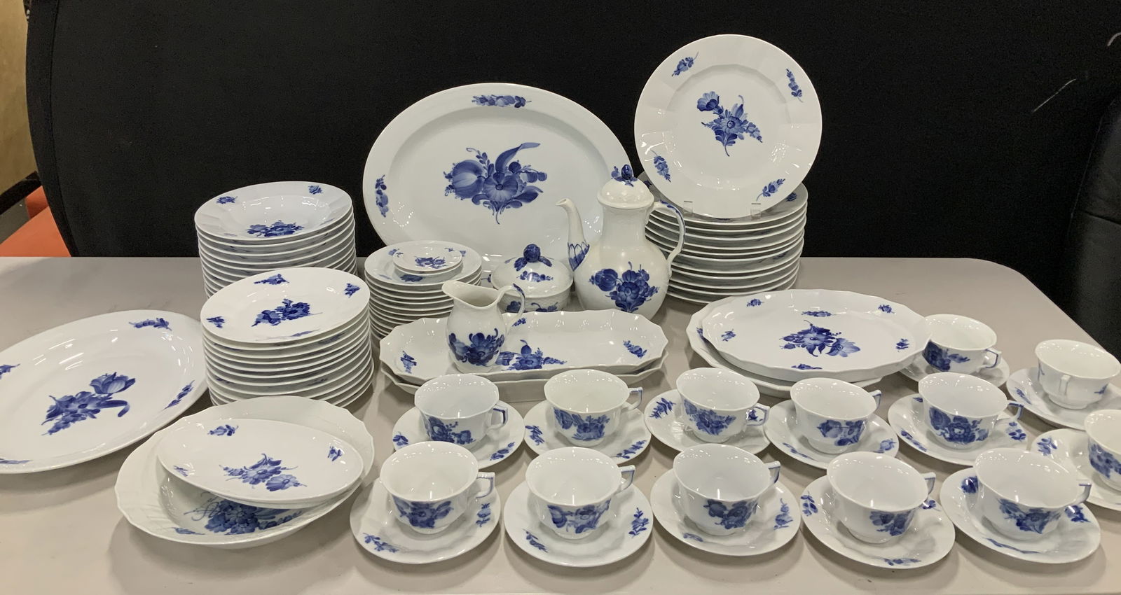 Set87 Royal Copenhagen Porc Tableware DENMARK (1 of 20)