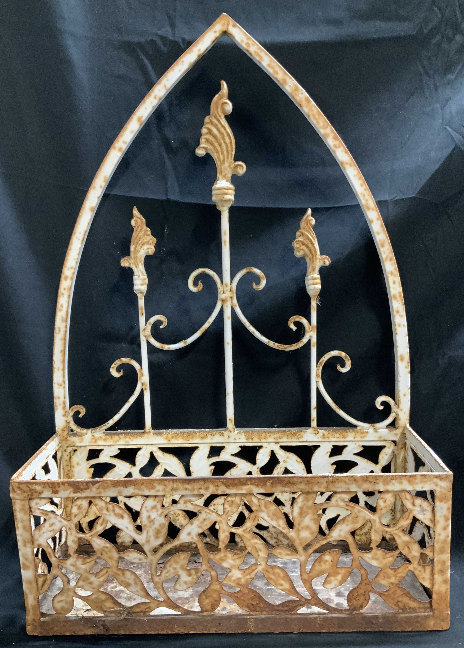 Vntg Wrought Iron Gothic Style Wall Planter (1 of 8)