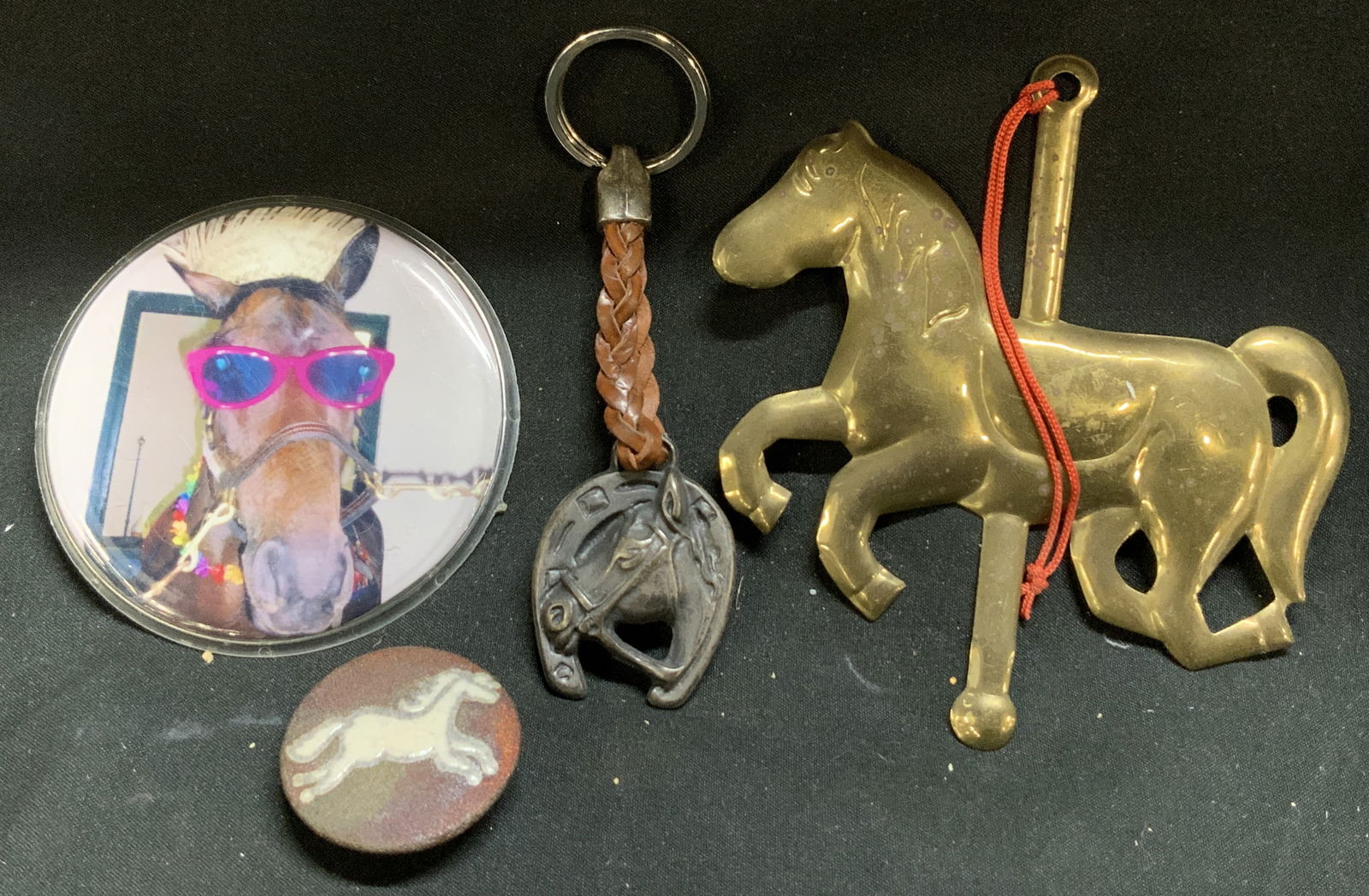 Lot 4 Horse Pin, Keychain, Ornament & Round Fig. (1 of 9)