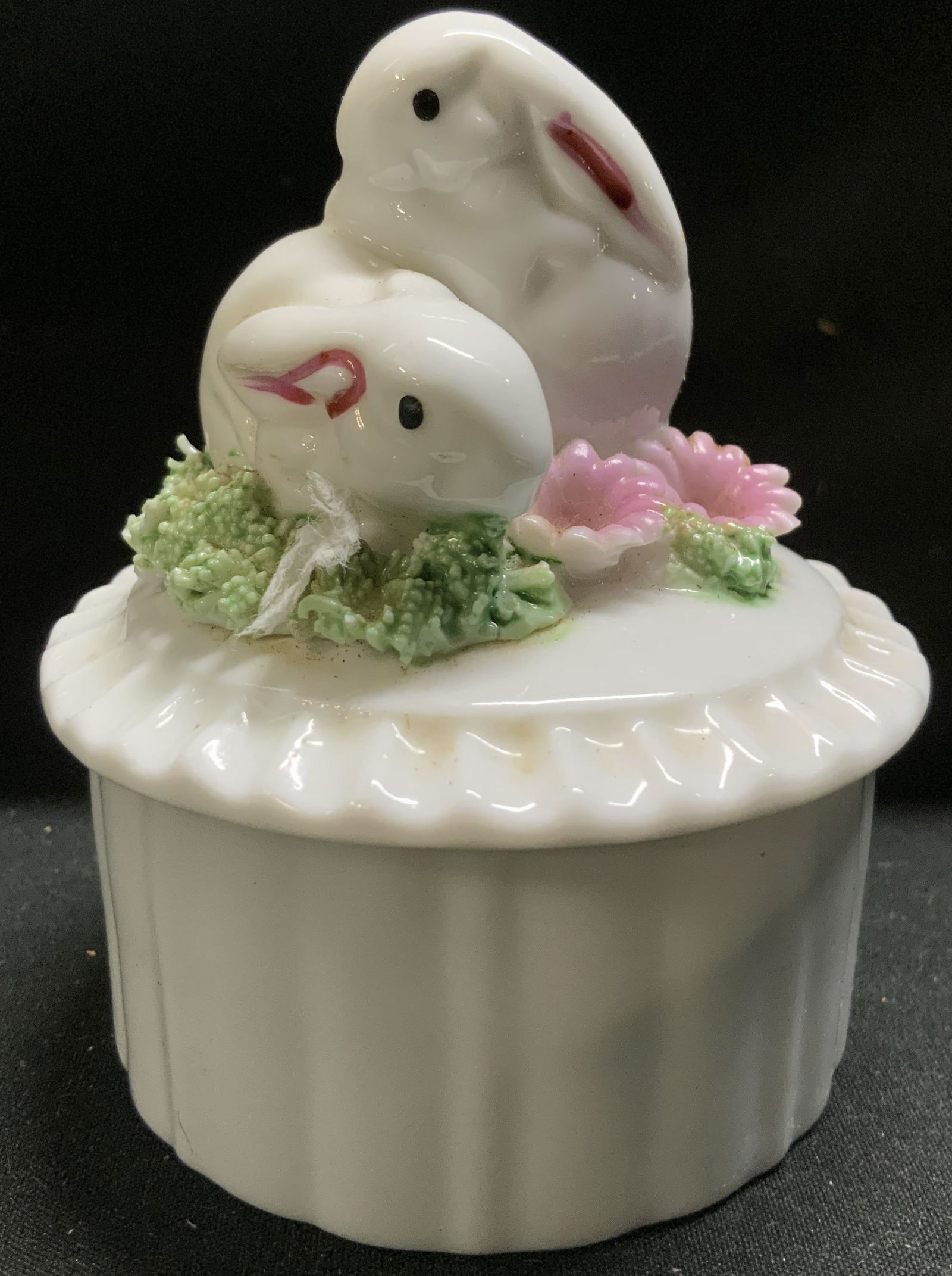 Vntg Porc Bunny Motif Lidded Trinket Box (1 of 6)