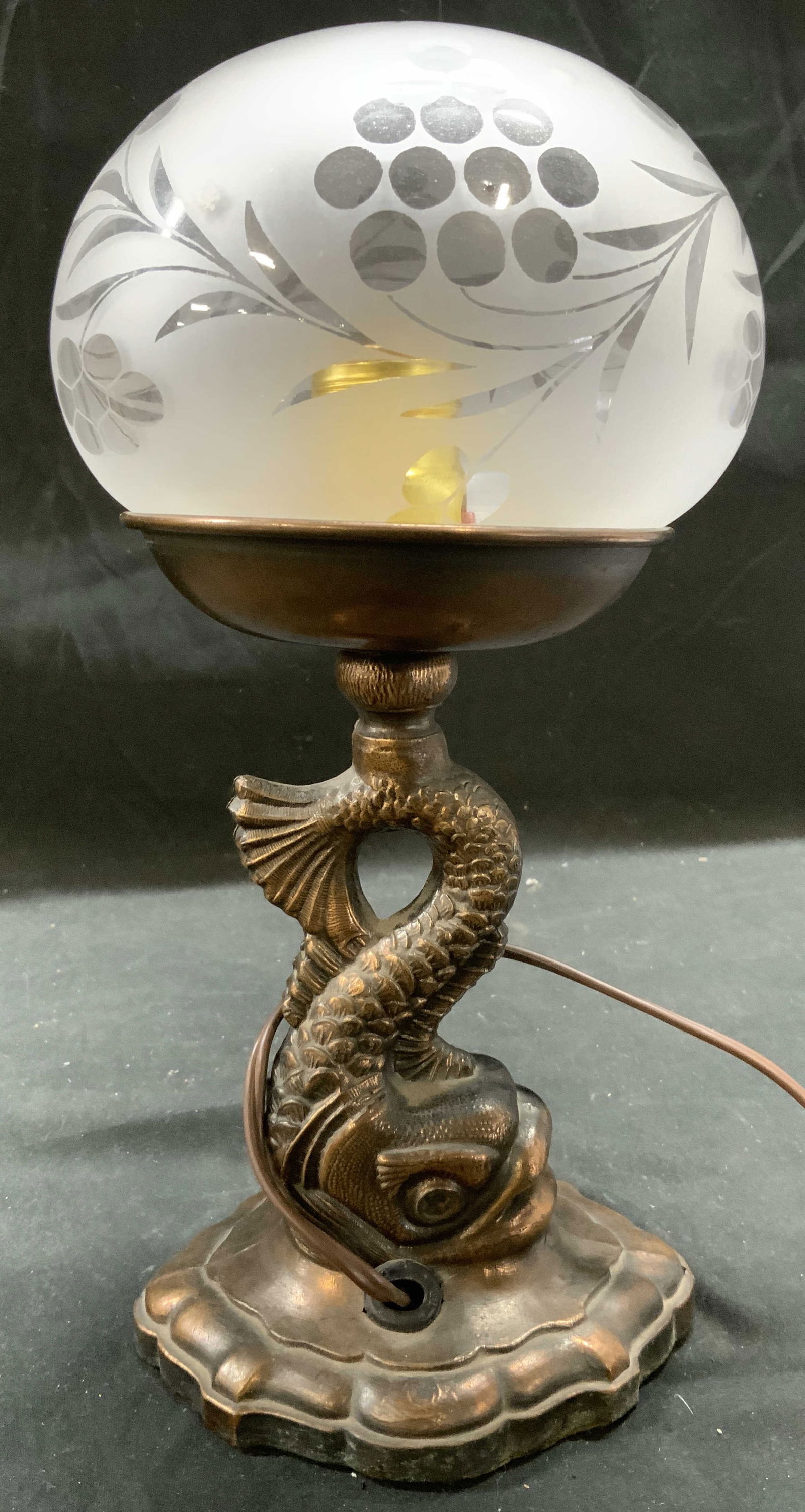 Vtg French Art Deco table lamp W Fish (1 of 8)