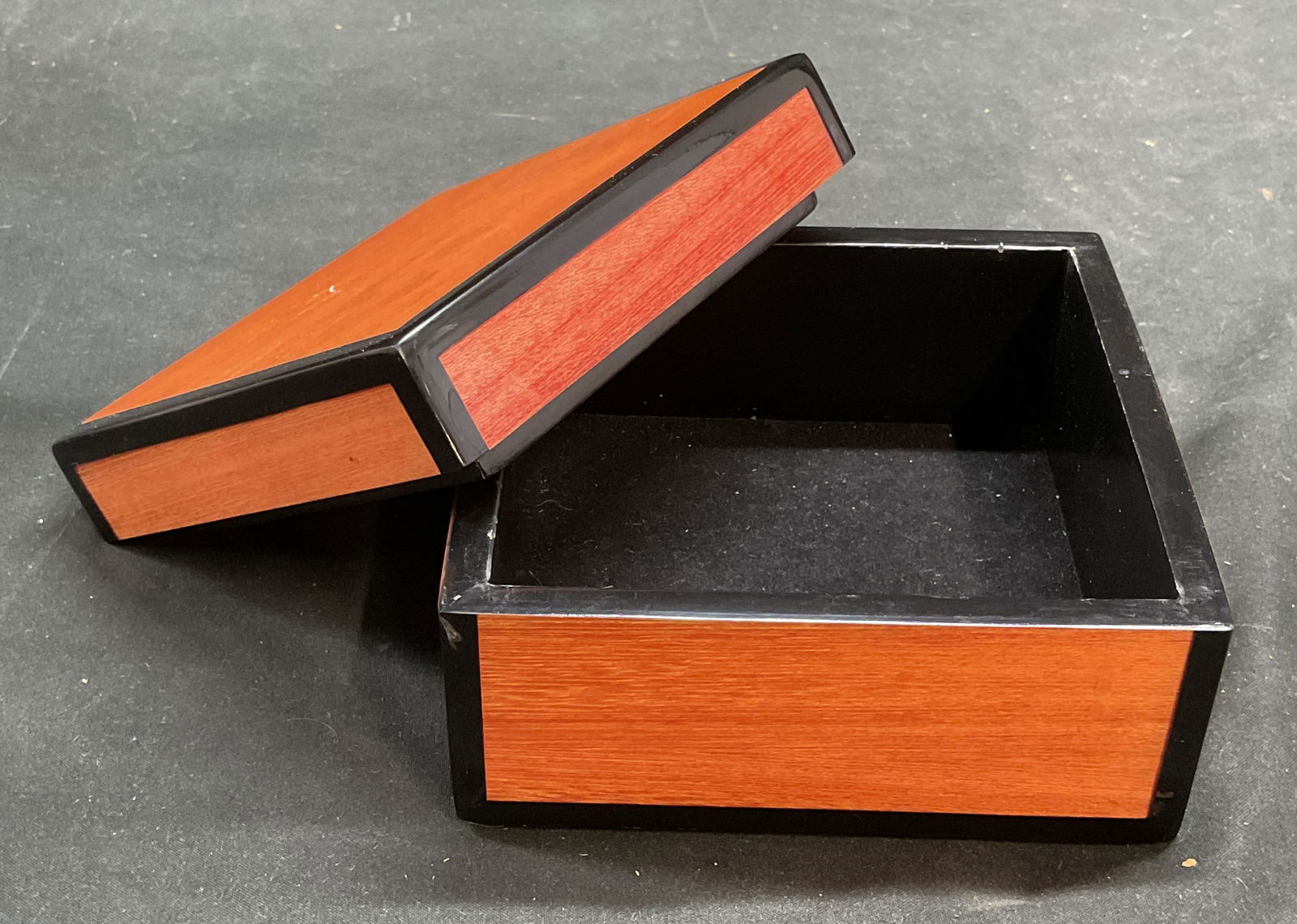 Lacquered Wood Lidded Jewelry Box: Lacquered wood jewelry box with lid. Black border. Felt lined interior. Measures approx 5 x 5 x 3 inches. Some wear including scratching. Jewelry box, wood jewelry box, lacquered wood jewelry box, tri