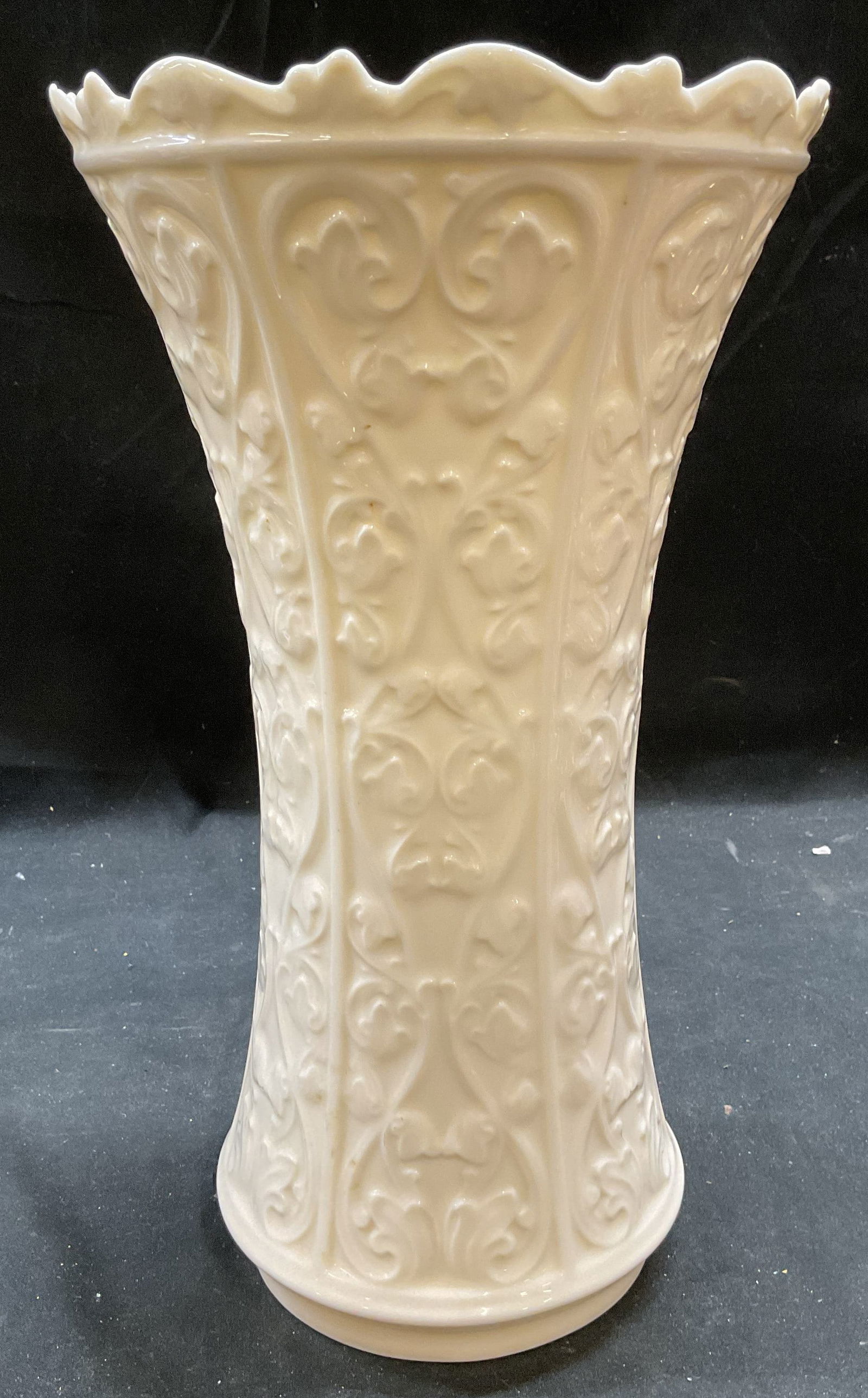 Vintage Lenox Wentworth Porcelain Vase USA: Vintage Lenox Wentworth porcelain vase, raised scroll pattern and scalloped rim. Signed. Made in USA. Measures approx 6 x 11 inches. Some wear consistent with exposure. Lenox Wentworth vase, Wentworth