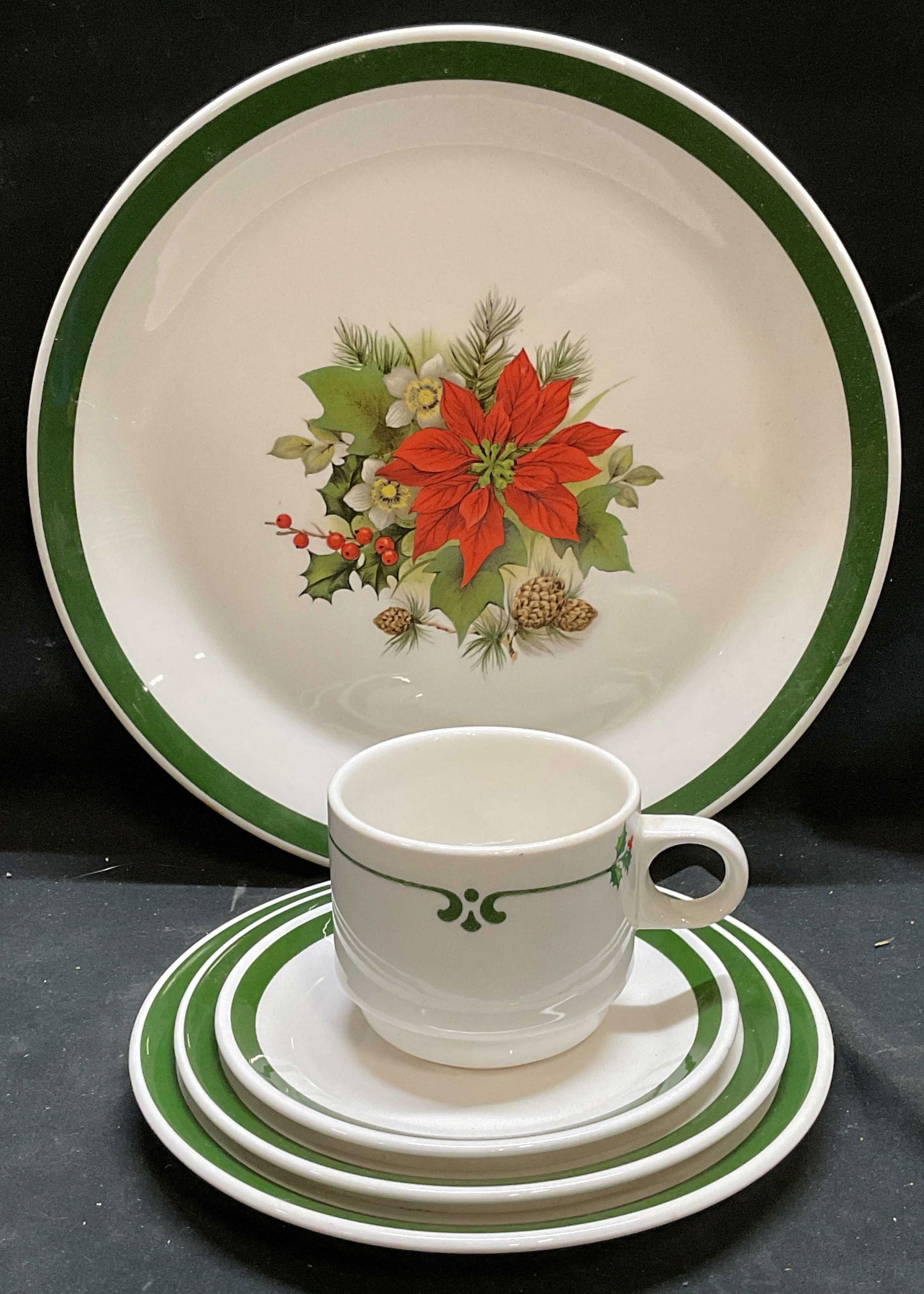 Set 50 Syracuse China Holiday Service (1 of 7)