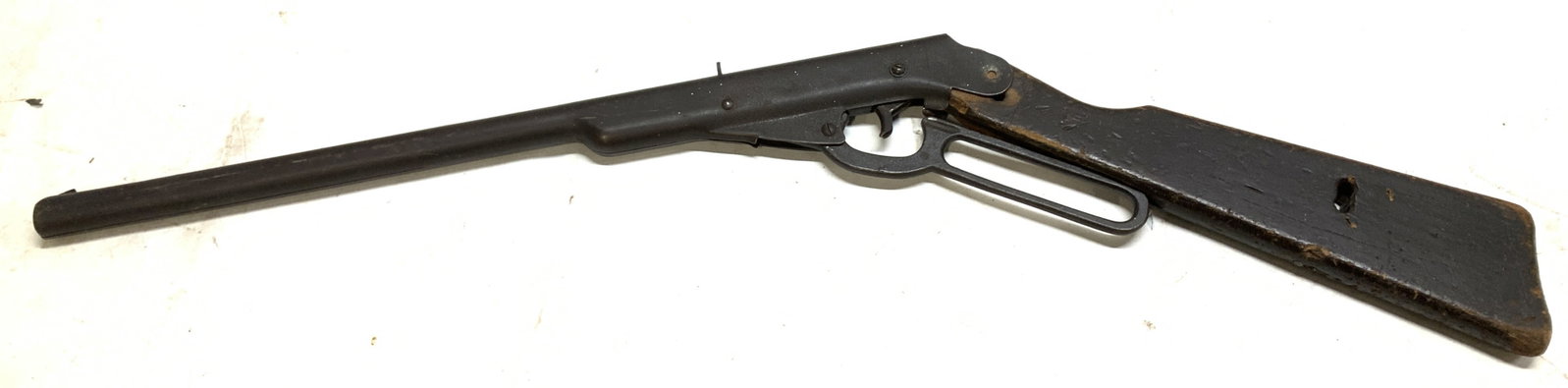 Vntg Daisy No. 101 Model 33 Toy Lever Action Rifle: Action rifle features a black metal barrel frame & wooden stock. Action rifle is for display/toy purposes. Signed & marked. Reads, DAISY NO 101. MODEL 33. Single shot. Surface wear consistent to age, 