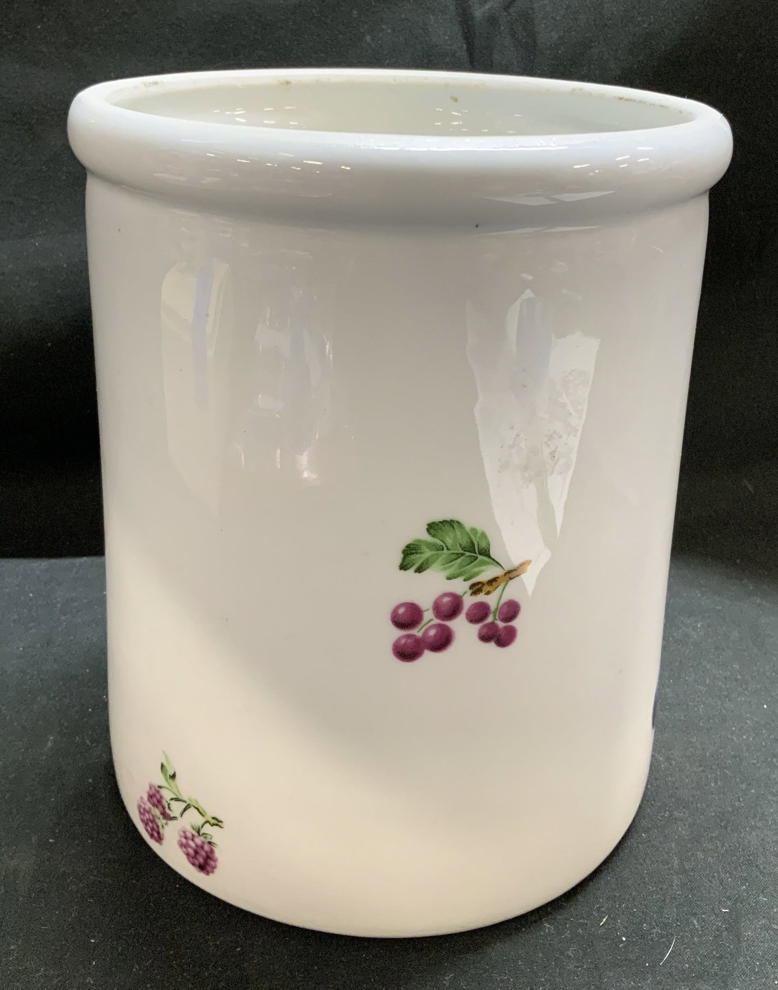 Vntg Cordon Blue Fruit Motif Porcelain Jar: Jar is porcelain material & features vibrant fruit motifs. Including, grapes, strawberries, prunes & more. Signed & marked on underside. Reads, CORDON BLEU. BIA. HAND DECORATED IN USA. B.I.A. CORDON B