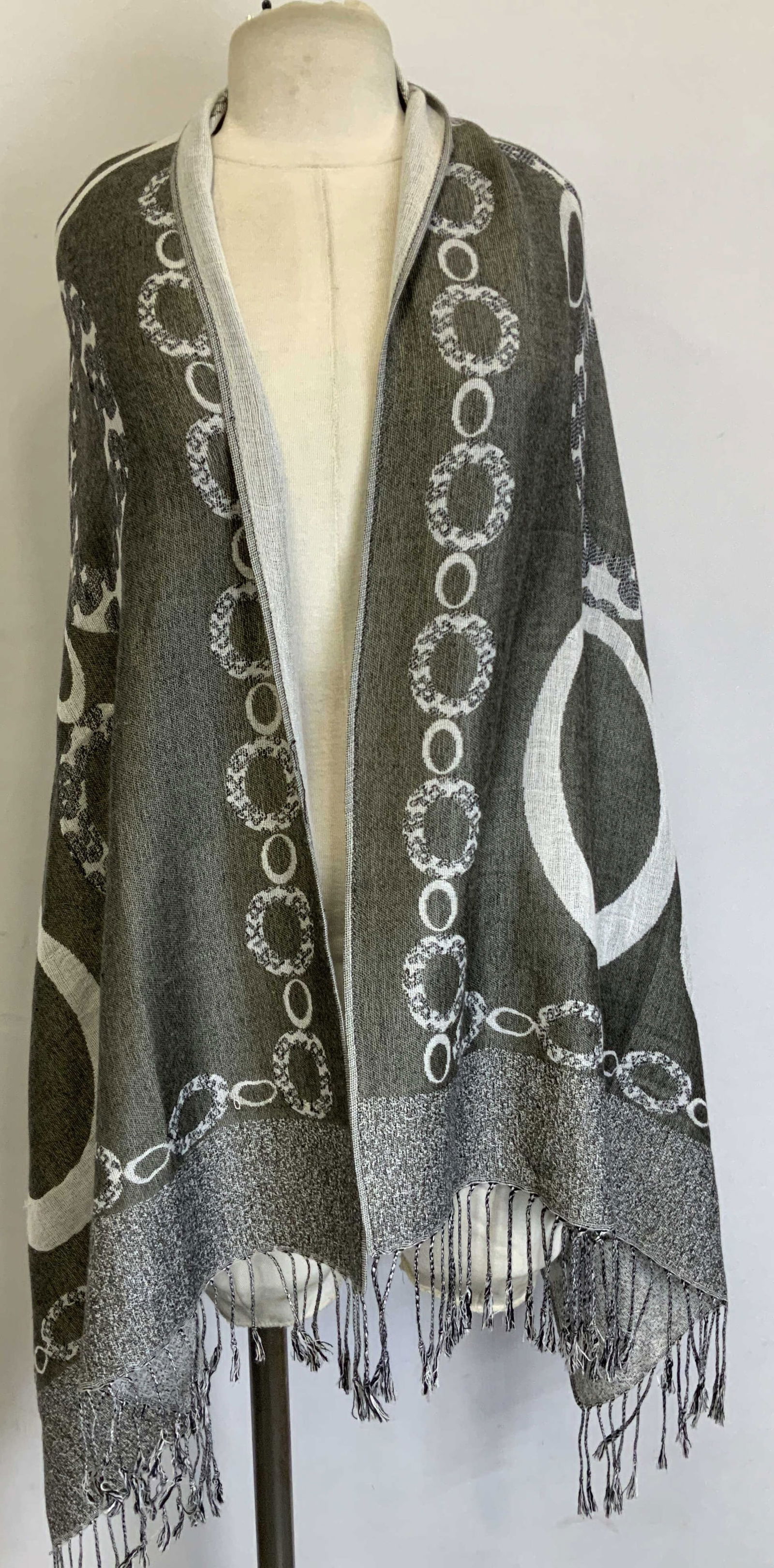 Vntg Grey & White Circular Motif Wool Shawl: Shawl appears to be wool felt material & features a geometric designs of interlocking circles. Ends of shawl features fringes. No visible signature or markings. Surface wear consistent to age, use & e