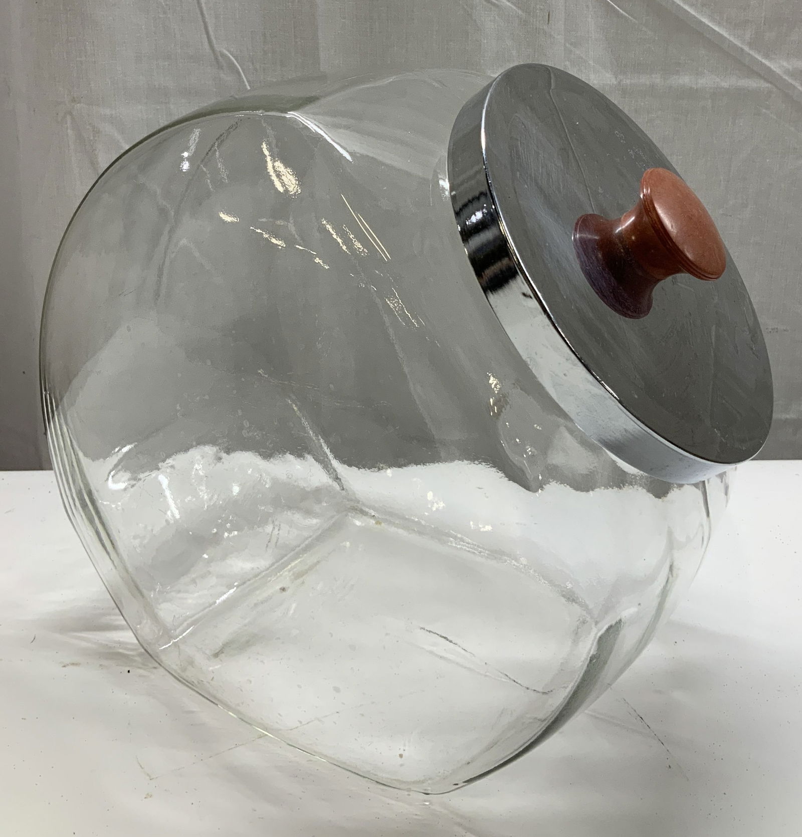 Vntg Large Glass Penny Candy Lidded Jar (1 of 7)