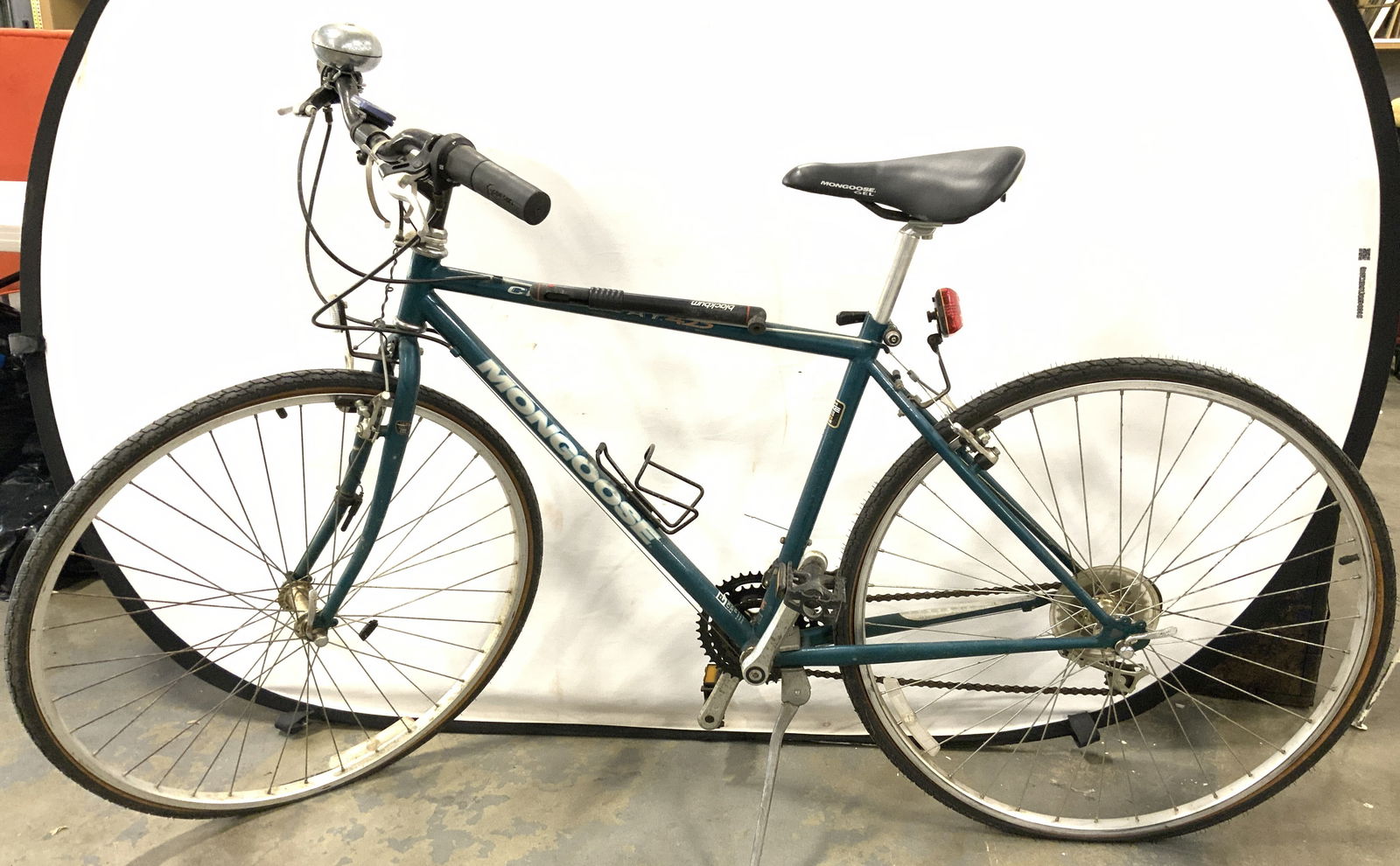 MONGOOSE Hybrid Bicycle W Kickstand (1 of 9)