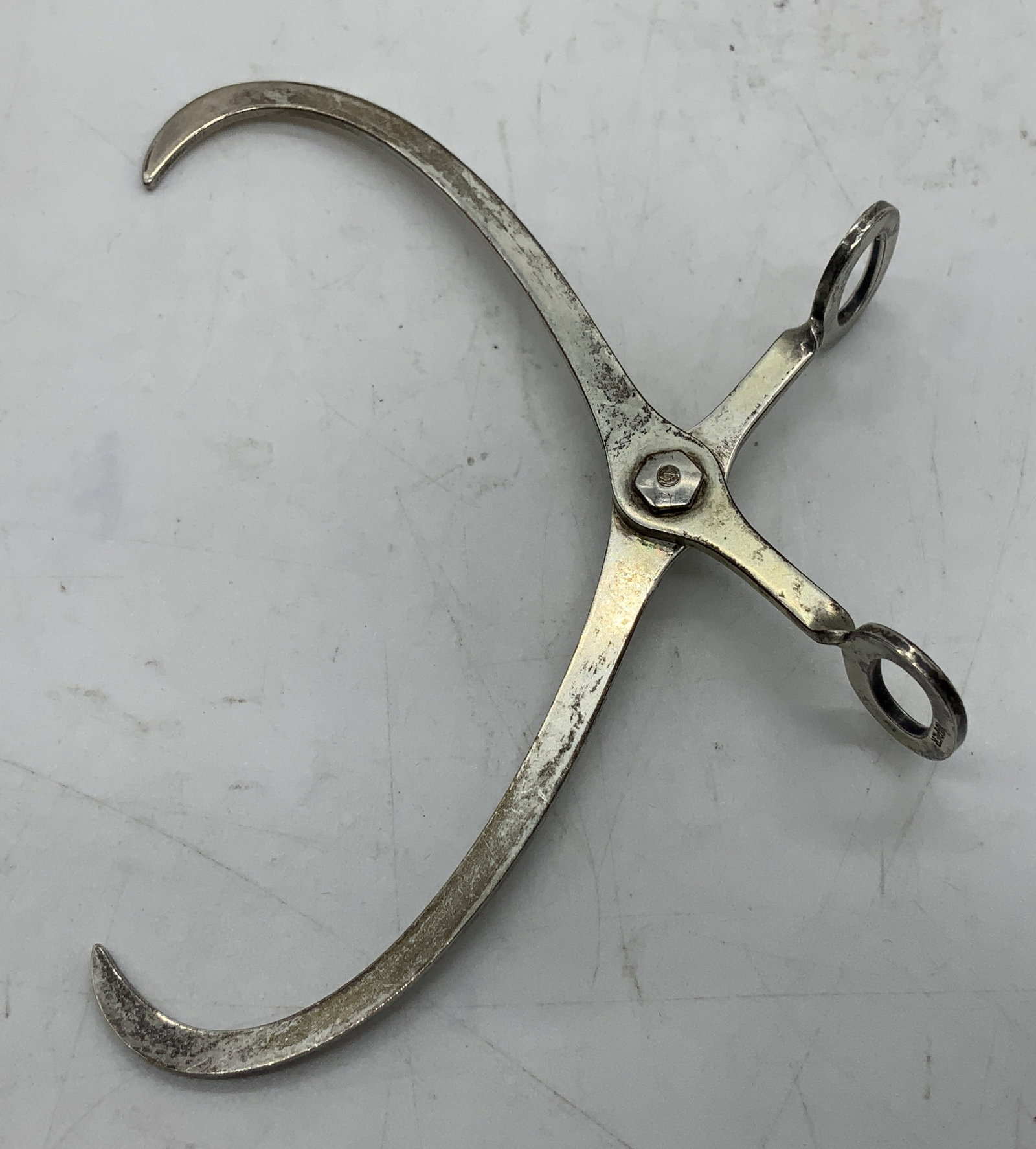 Vntg NAPIER Silver Plated Sugar Tongs: Sugar tongs are silver plated material & used for lifting sugar cubes into cups of tea or coffee. Signed & marked. Reads, NAPIER. Surface wear consistent to age, use & exposure. Measurements: length 4