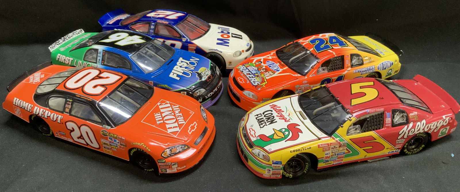 Lot 5 Die-Cast 1:24 Cars NASCAR, ACTION & MORE: Lot includes, the #5 Terry Labonte Kelloggs Corn Flakes Chevrolet (ACTION), #24 DuPont/NASCAR Racers 1999 Monte Carlo, #12 Mobil 1 Ford Taurus (1997 MATTEL), #46 First Union/Tampa Bay Devil Rays Chevr