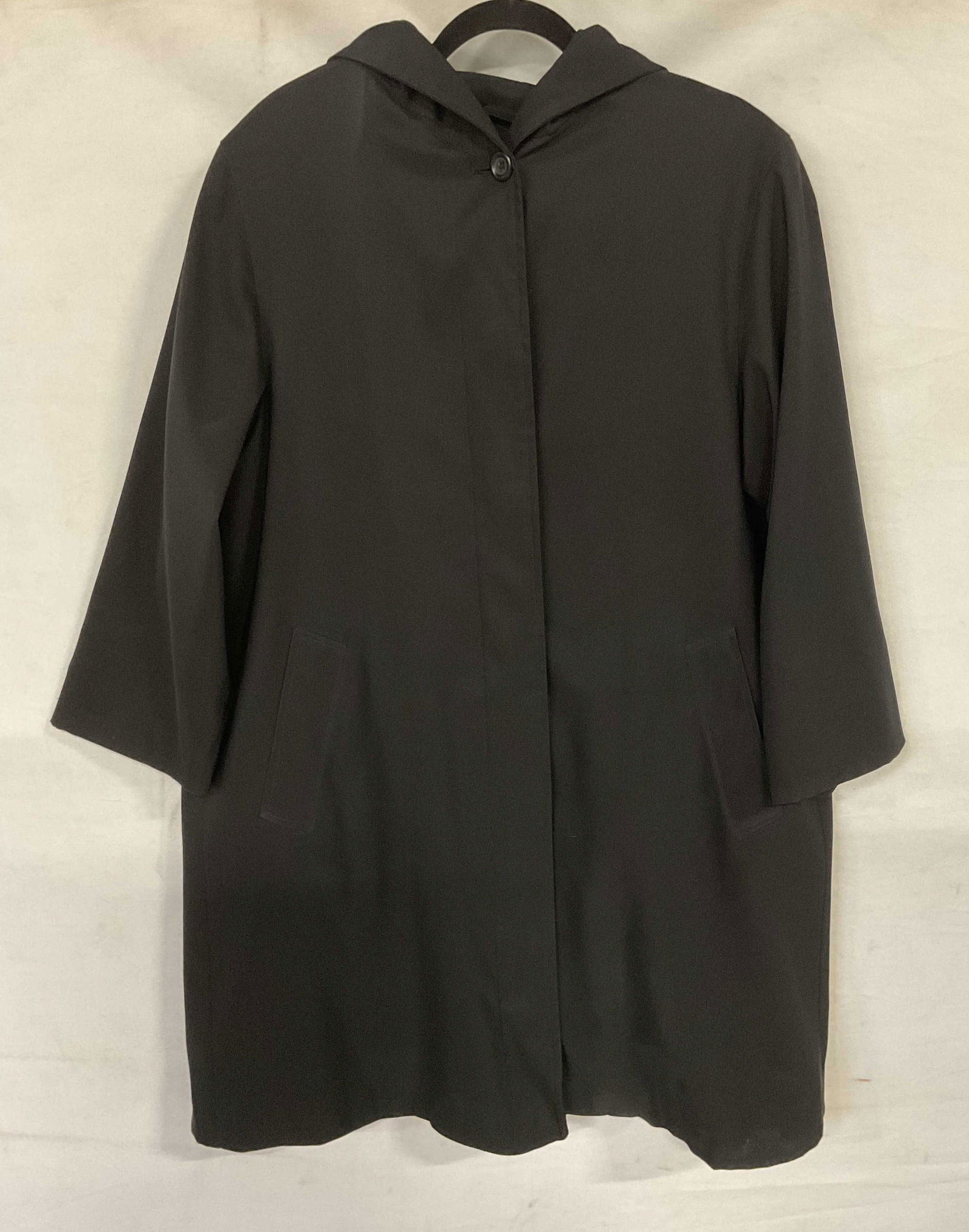 Vintage Jones New York Black Hooded Coat: Vintage Jones New York black coat with hood. Removable acrylic and wool lining. Polyester and spandex outer. Measures approx 20 inches across chest. Some wear consistent with exposure. Jones New York