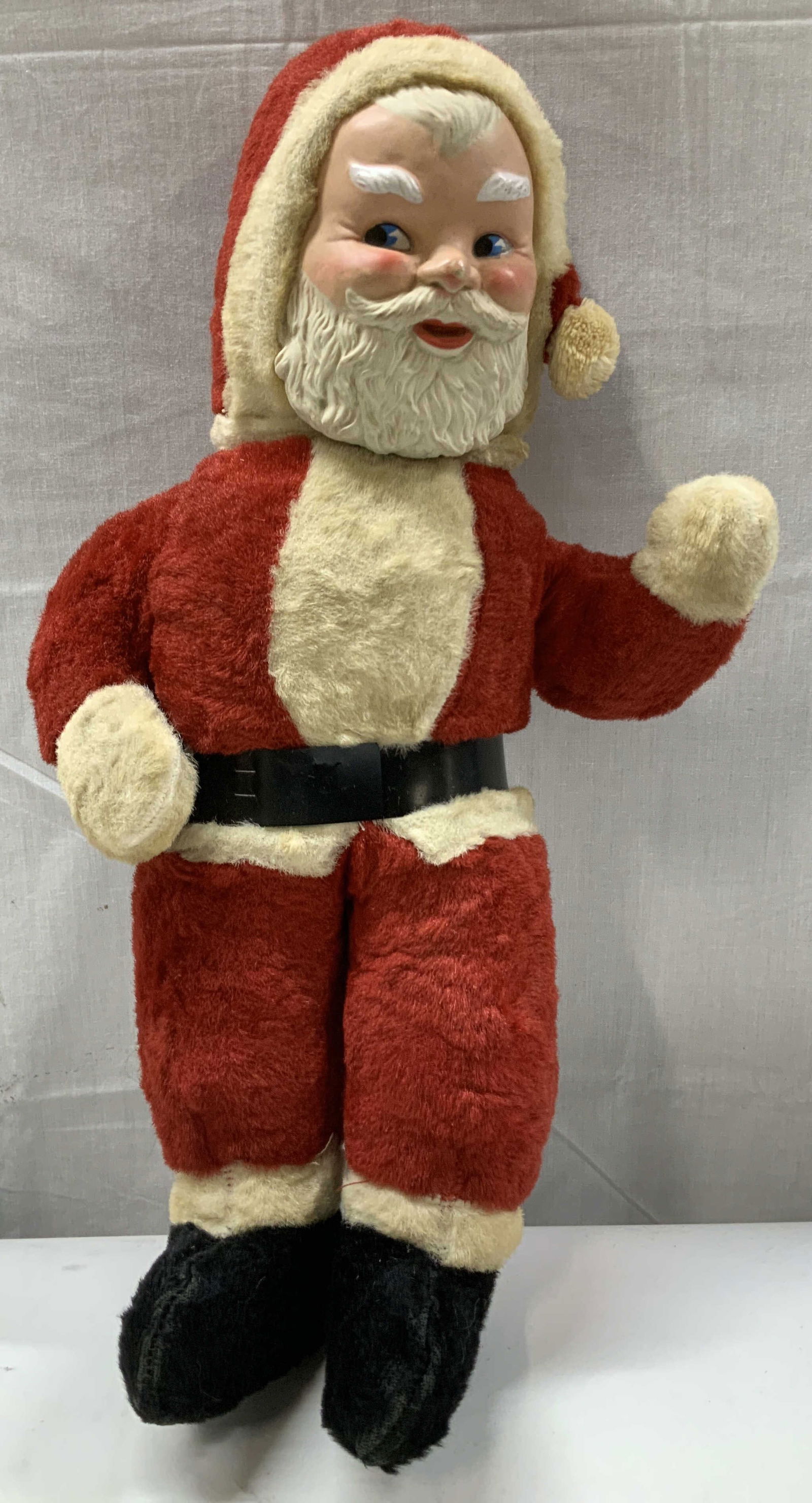 Vntg Rubber Face Santa Claus Plus Doll: Vntg Rubber Face Santa Claus Plush Doll Vintage Santa Claus plush doll features a rubber face with painted features. Body is made of red plush fabric with white trim on the cuffs and hood. Boots are p
