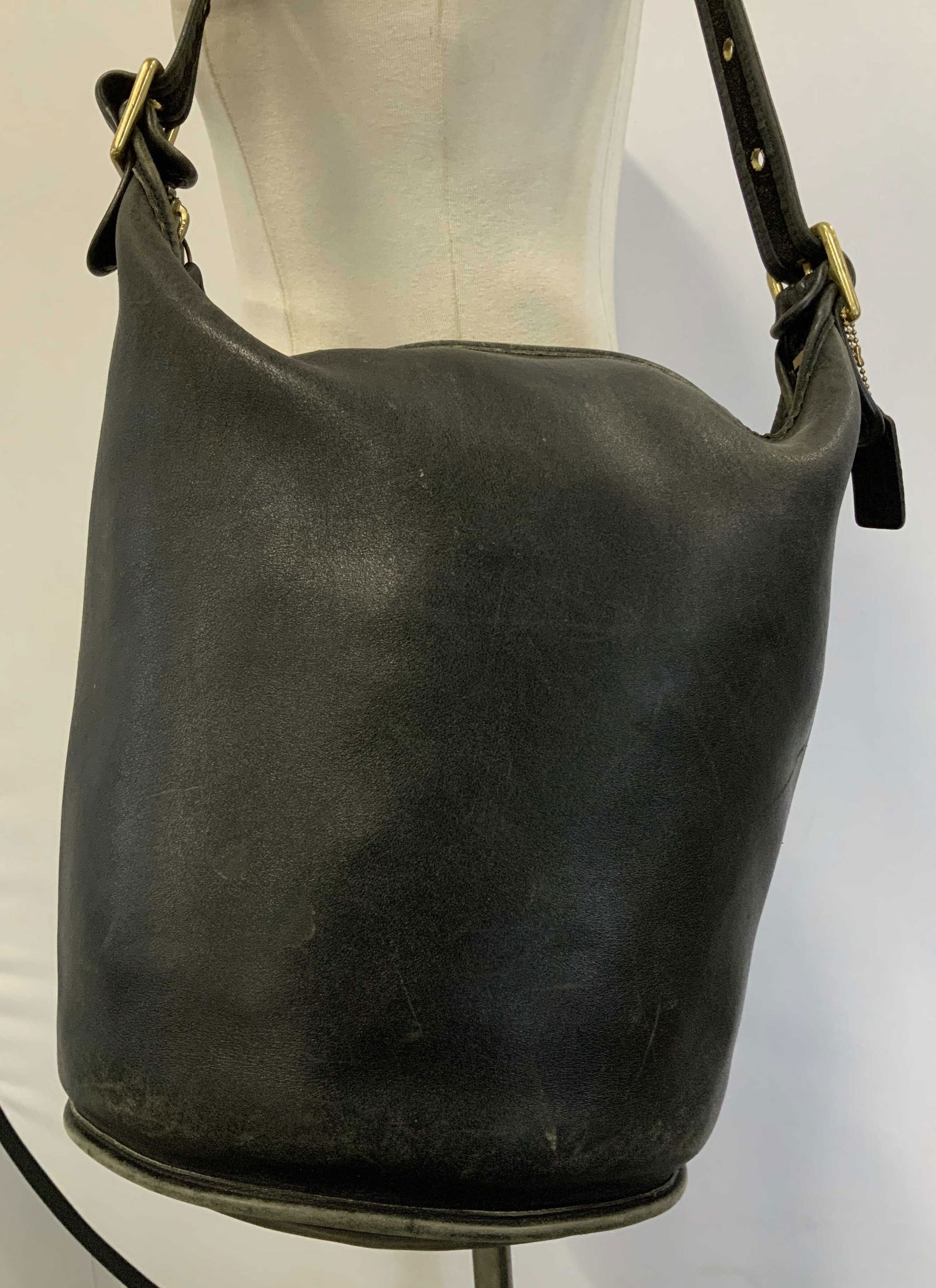 Vntg Coach Black Leather Bucket Shoulder Bag (1 of 7)