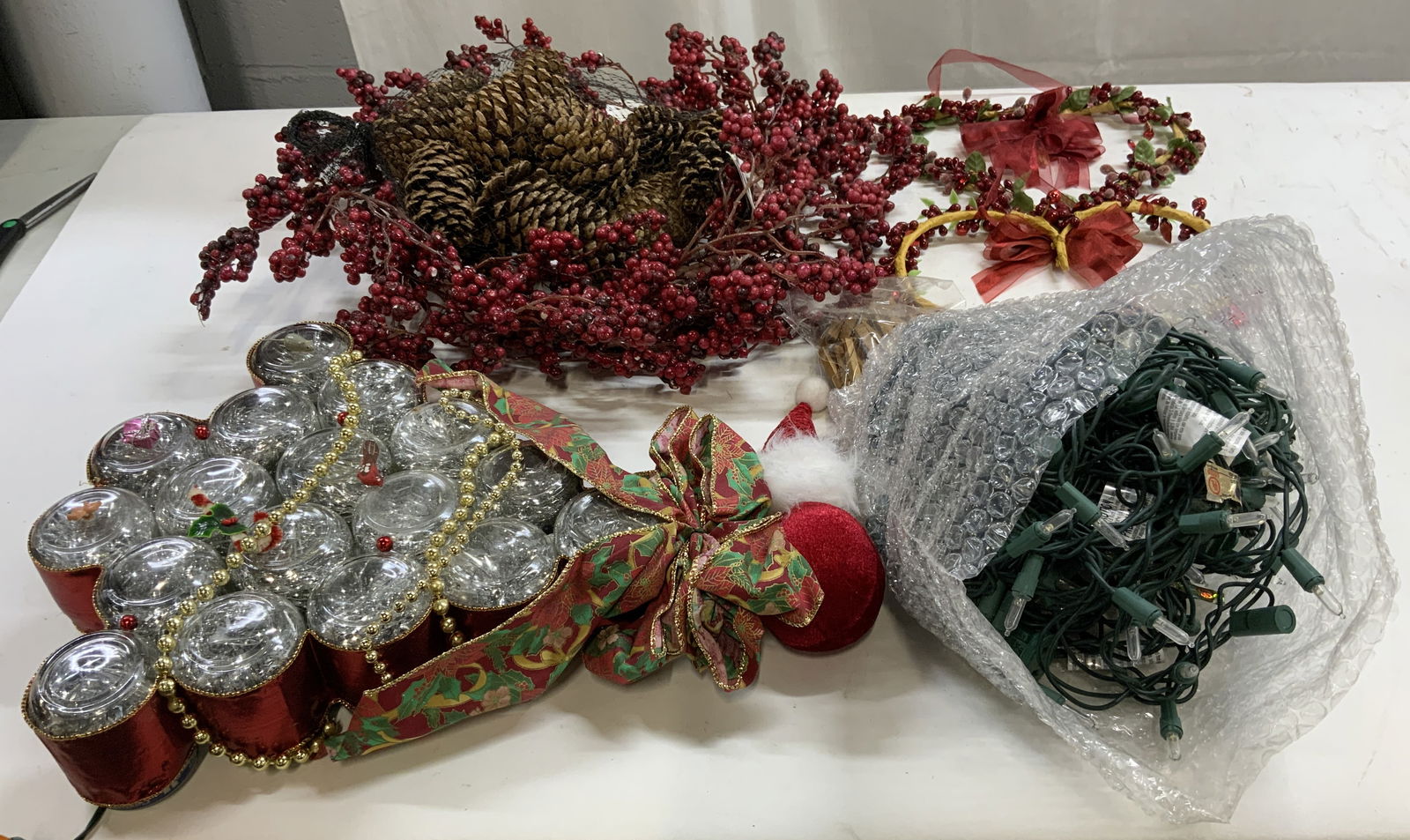Assorted Christmas Decor Wreath & More (1 of 8)