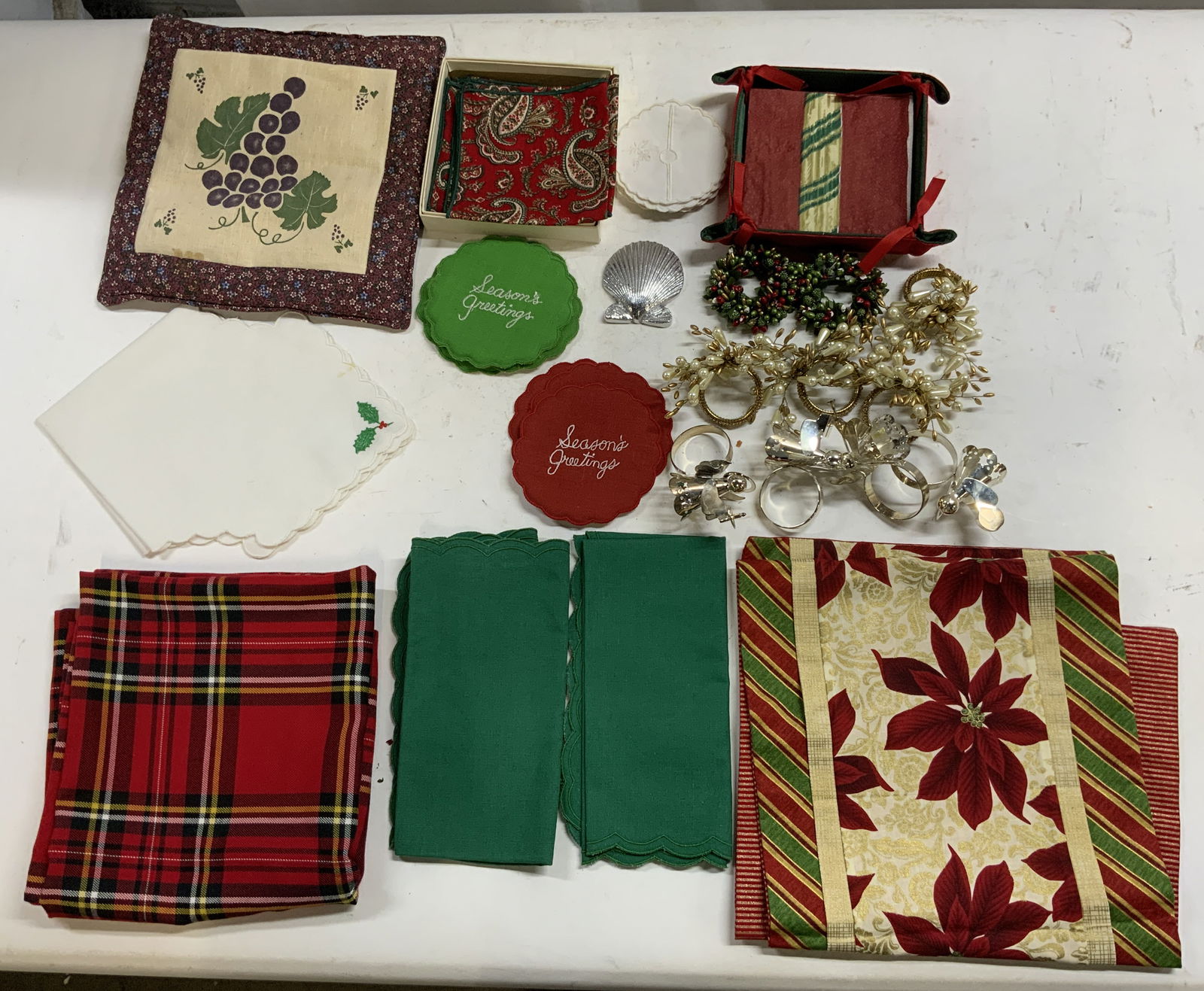 Lot 35+ Assorted Christmas decor & More (1 of 14)