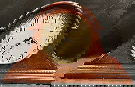 Vintage Howard Miller Wood Mantle Clock USA: Vintage Howard Miller mantle clock. Wood case with glass covered dill signed on dial. Model number 630 122. Made in USA. Measures approx 18 x 6.5 x 11 inches. Not tested for function. Some surface wea