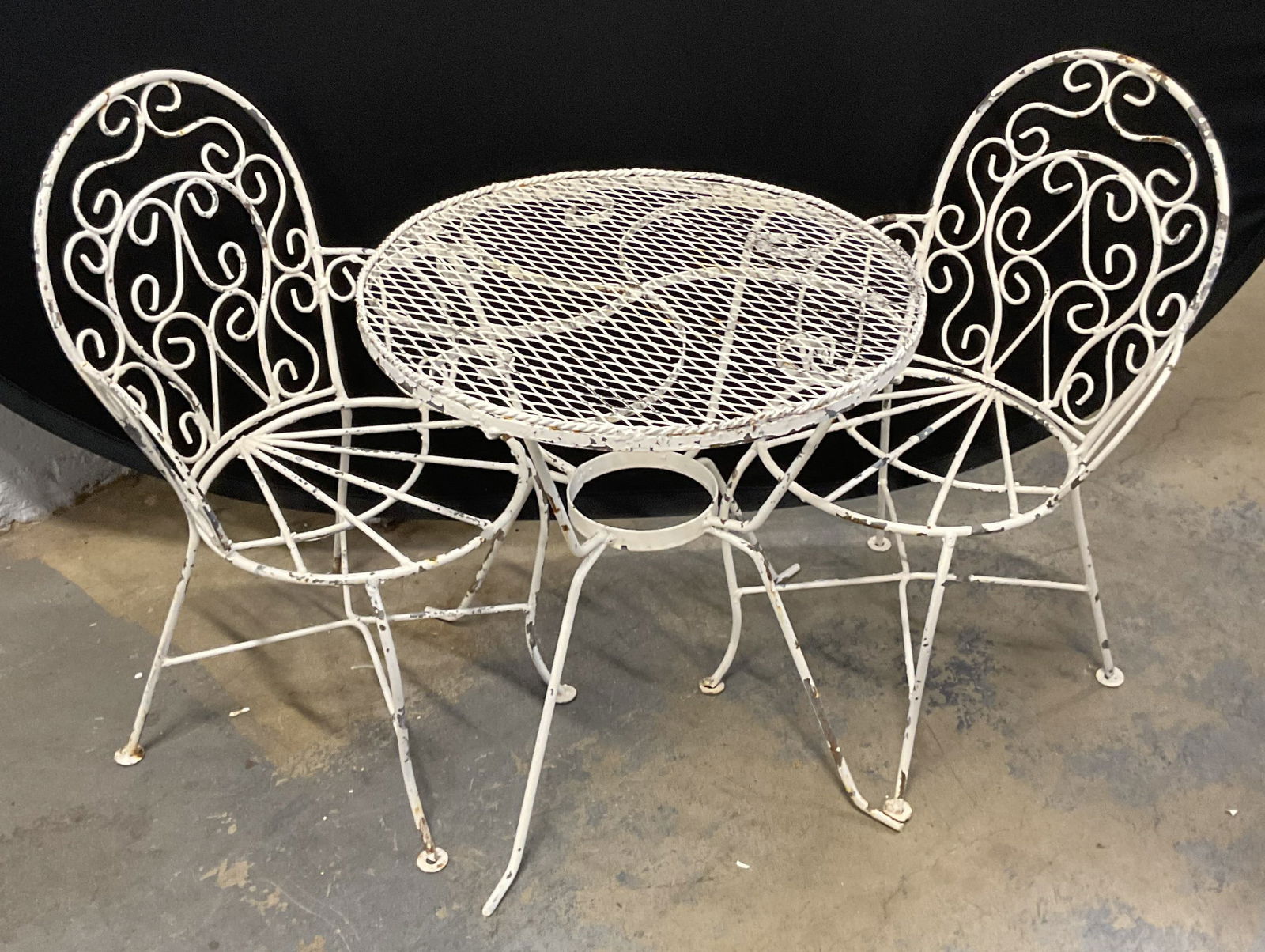 3 Vtg White Iron Childrens Bistro Table & Chairs (1 of 8)