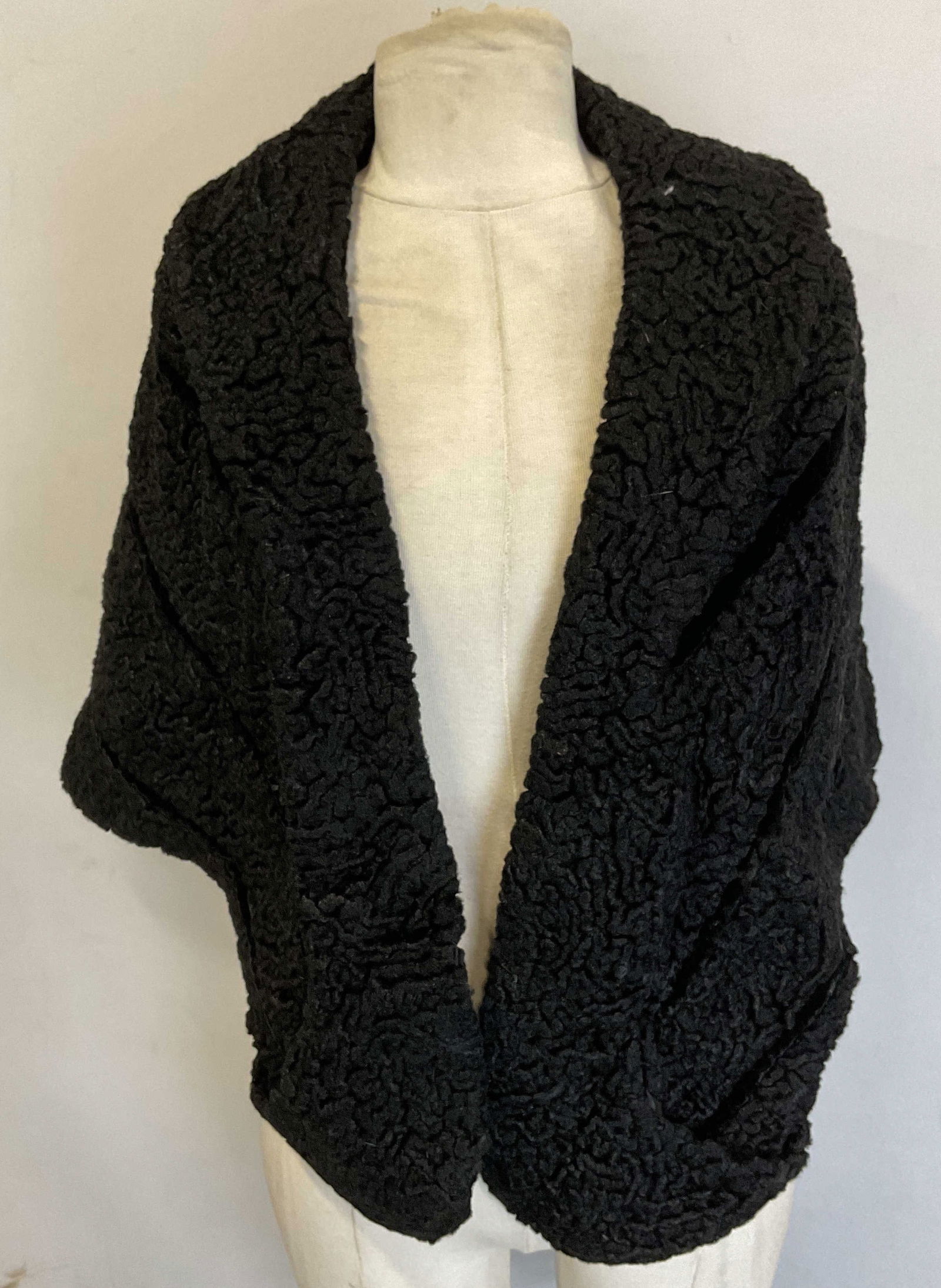 Vtg Bonwit Teller Black Curly Lamb Cape Stole (1 of 6)