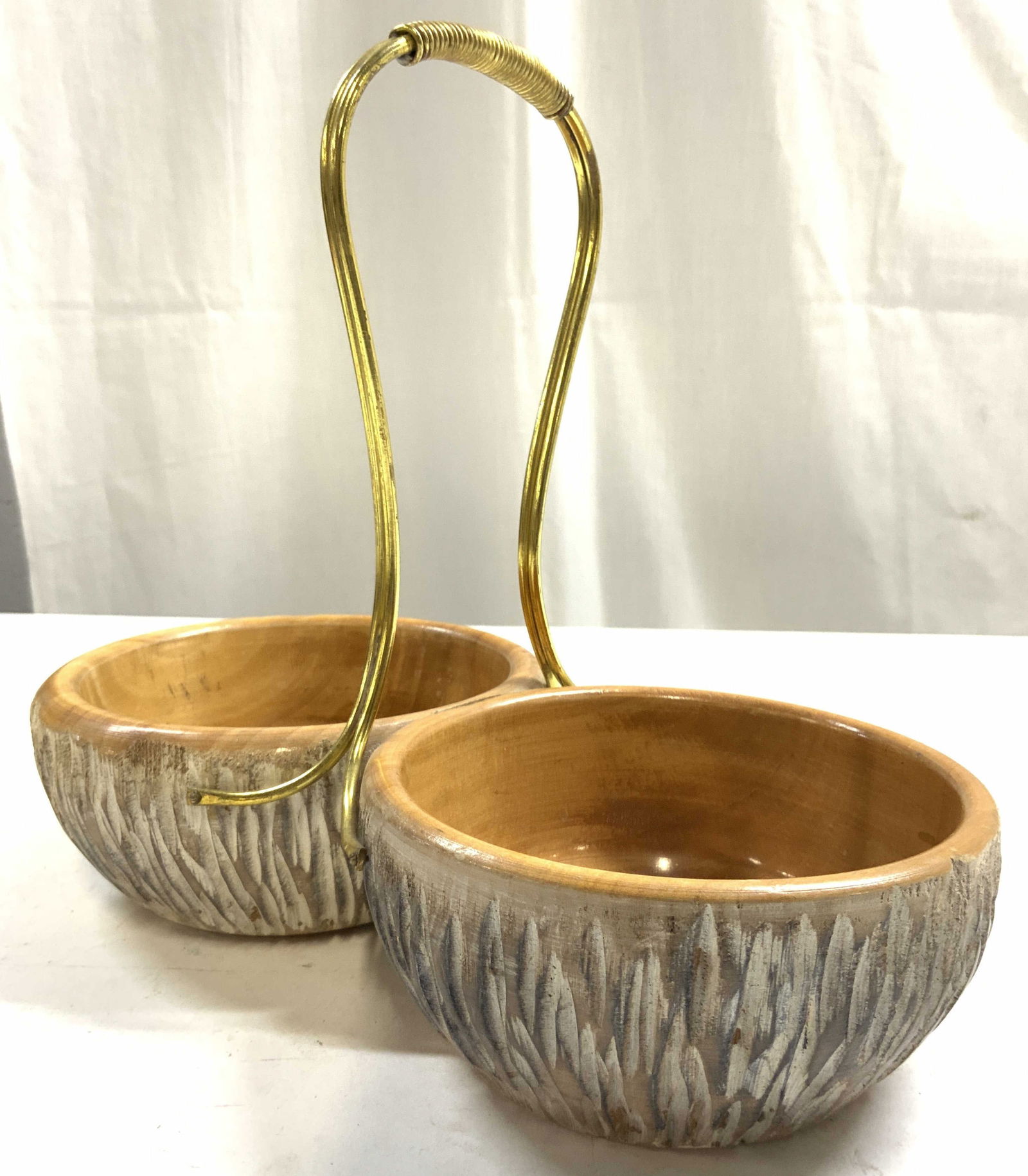 Aldo Tura for Macabo MCM Dbl Serv Bowl W Brs Hndl: Underside is marked MACABO ITALY. Piece designed by ALDO TURA. Double Service bowl is wooden. Mid century modern with gold toned brass handle. Vessel interiors are tan toned. Double service bowl measu