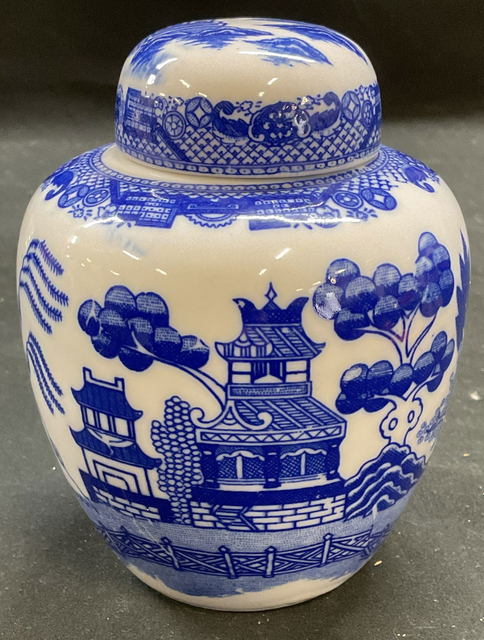 Vintage Porcelain Blue Willow Ginger Jar (1 of 7)