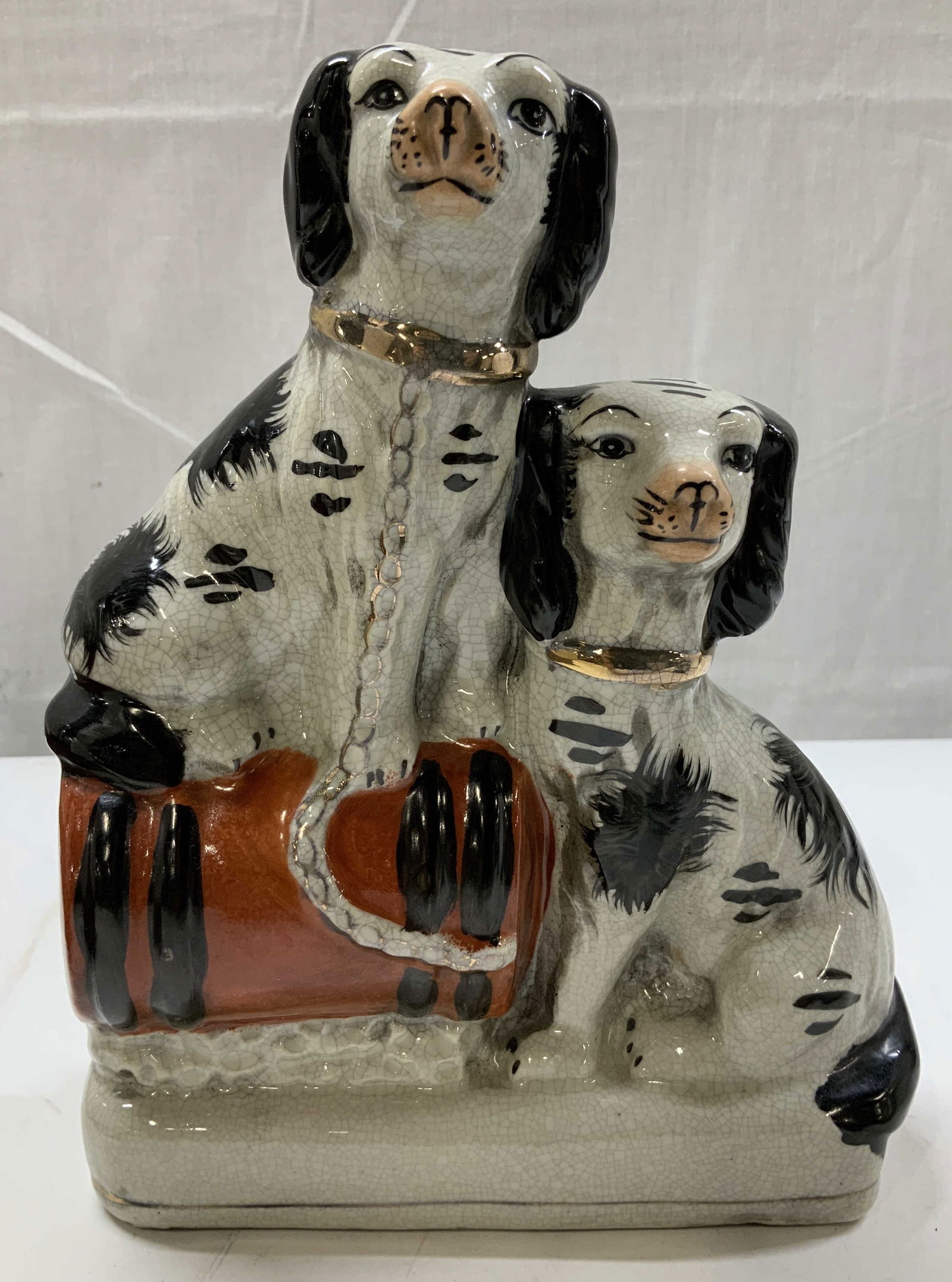 Vntg Pair of Spaniel Dogs On Barrel Ceramic Fig. (1 of 7)